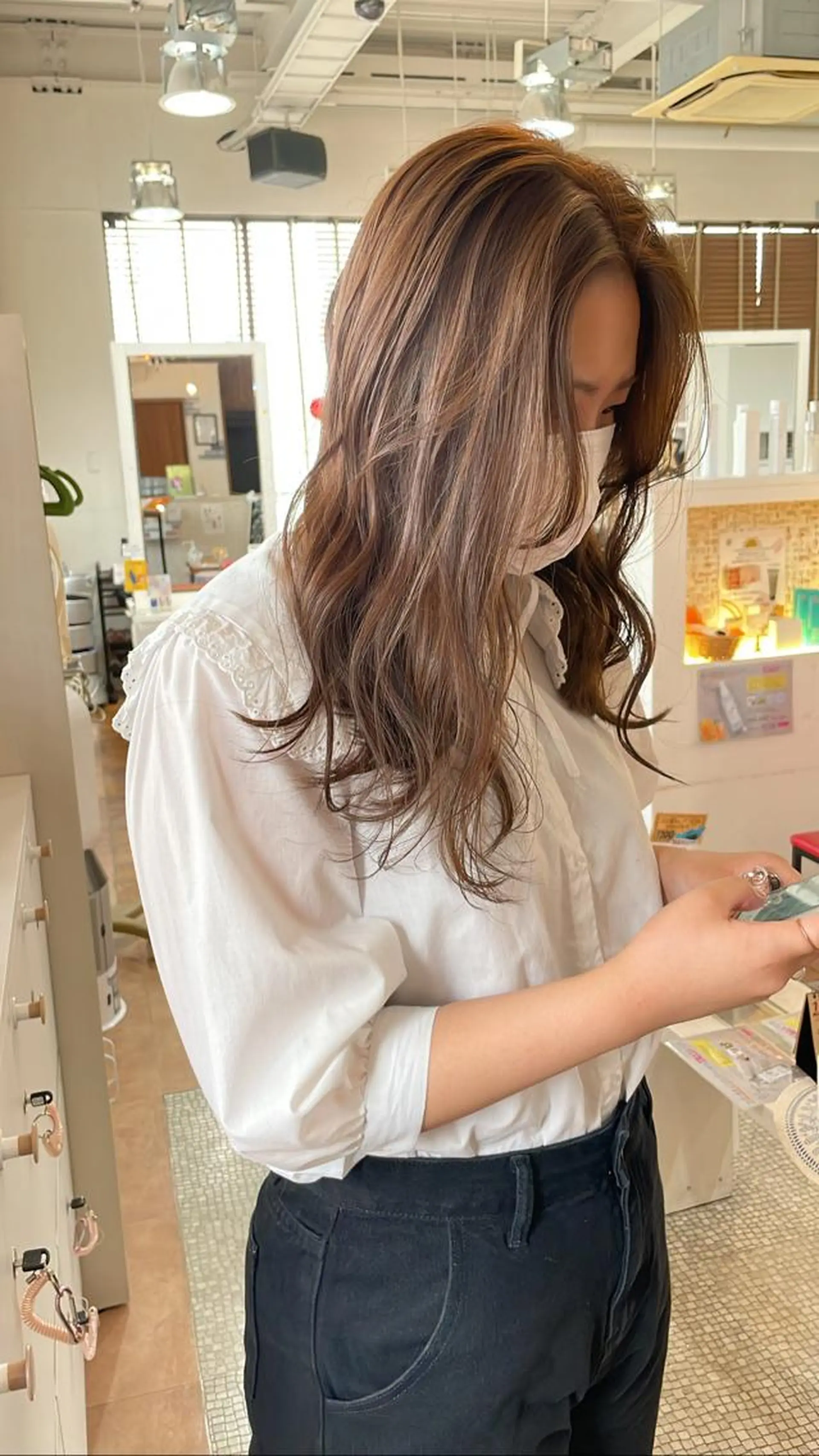 ロング カラー ブリーチ ブリーチなしカラー ヘアカラー トリートメント 川元 汐音のヘアスタイル