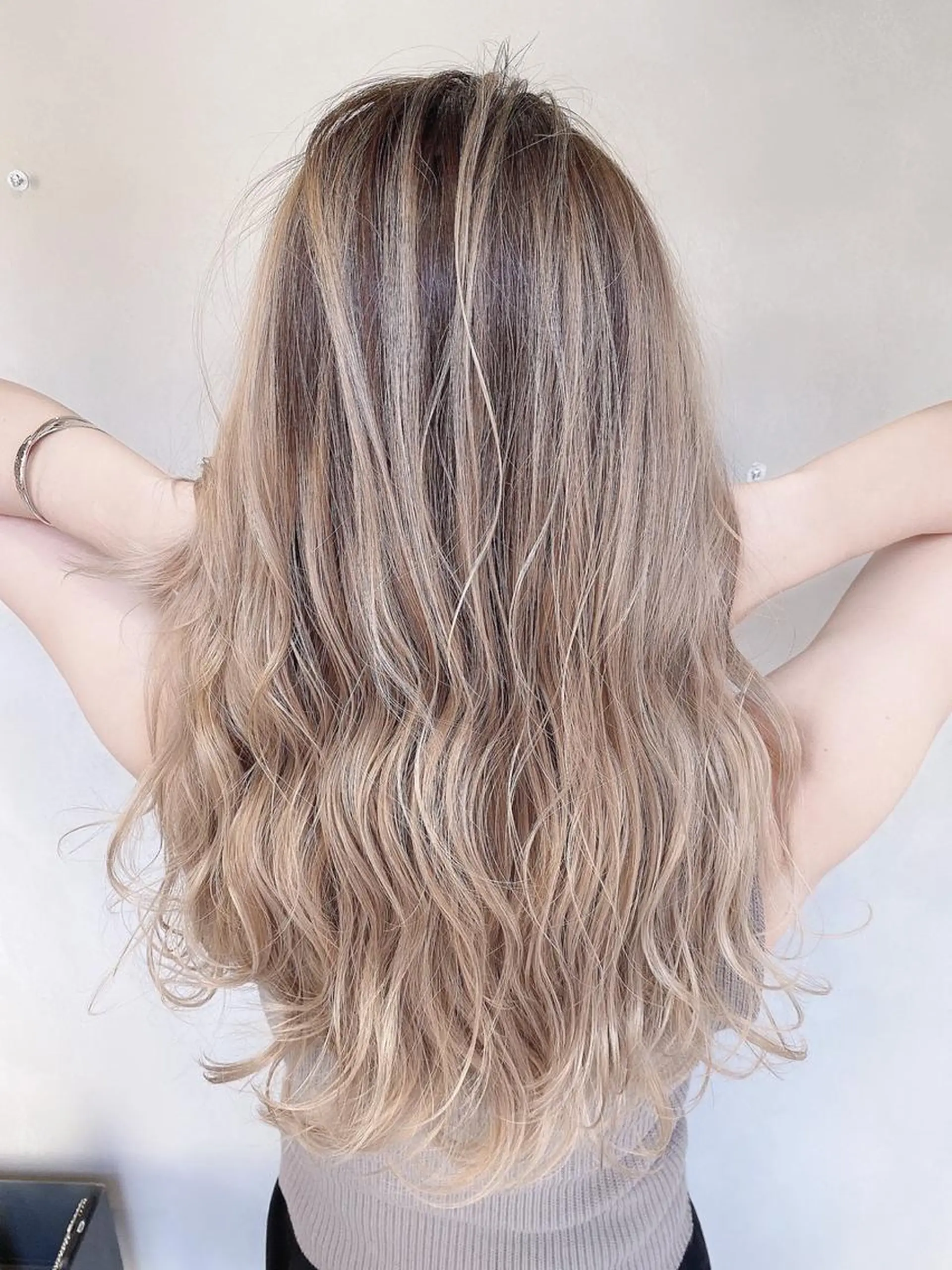 ロング カラー パーマ ヘアアレンジ アッシュ バレイヤージュ ブリーチ ケアブリーチ 透明感カラー 竹内ケンゴ🇰🇷 EIGHT藤沢のヘアスタイル