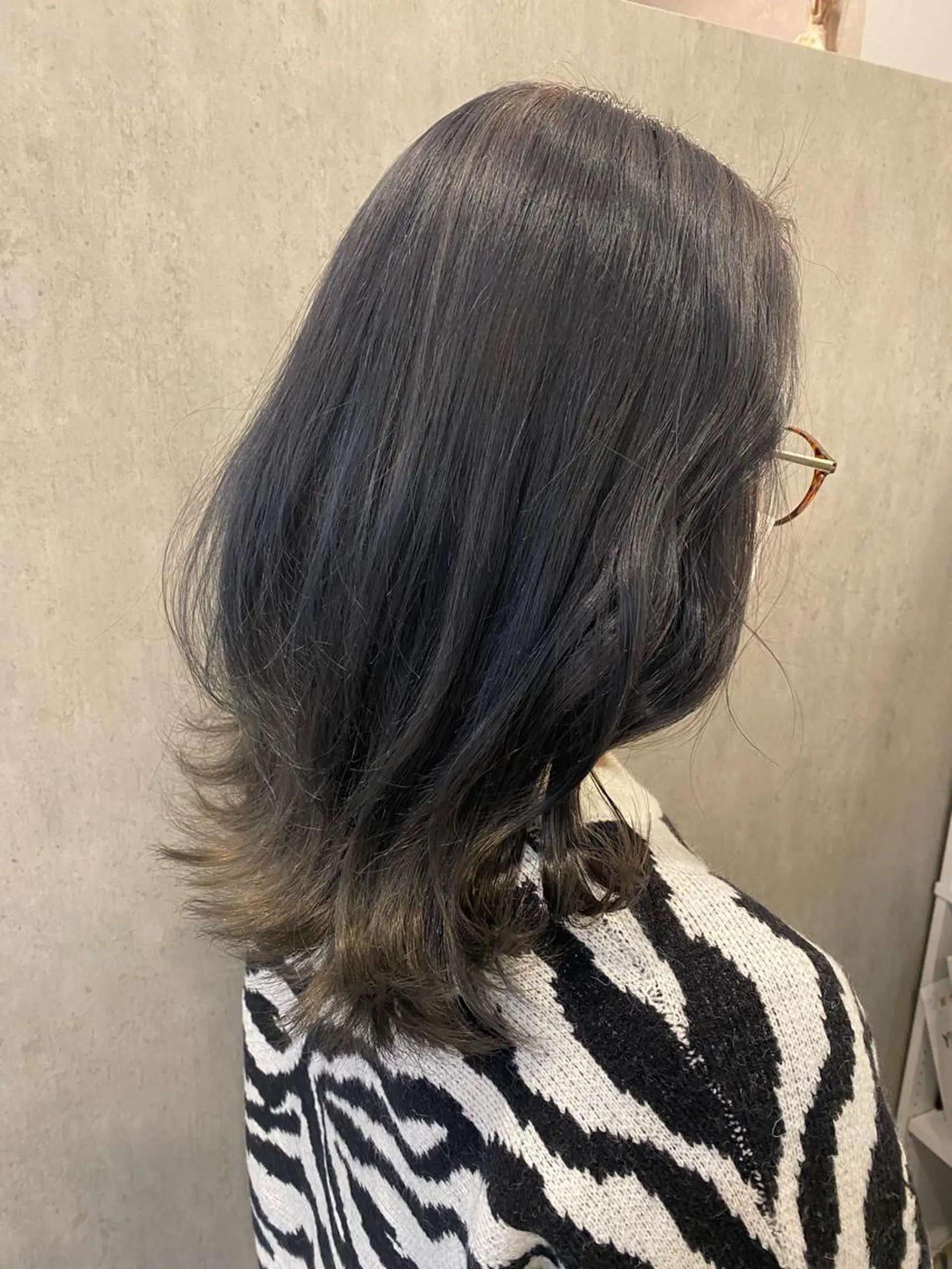 セミロング カラー アッシュ アッシュグレー アッシュグレージュ グレージュ ノンダメージ 🥑mikubanのヘアスタイル