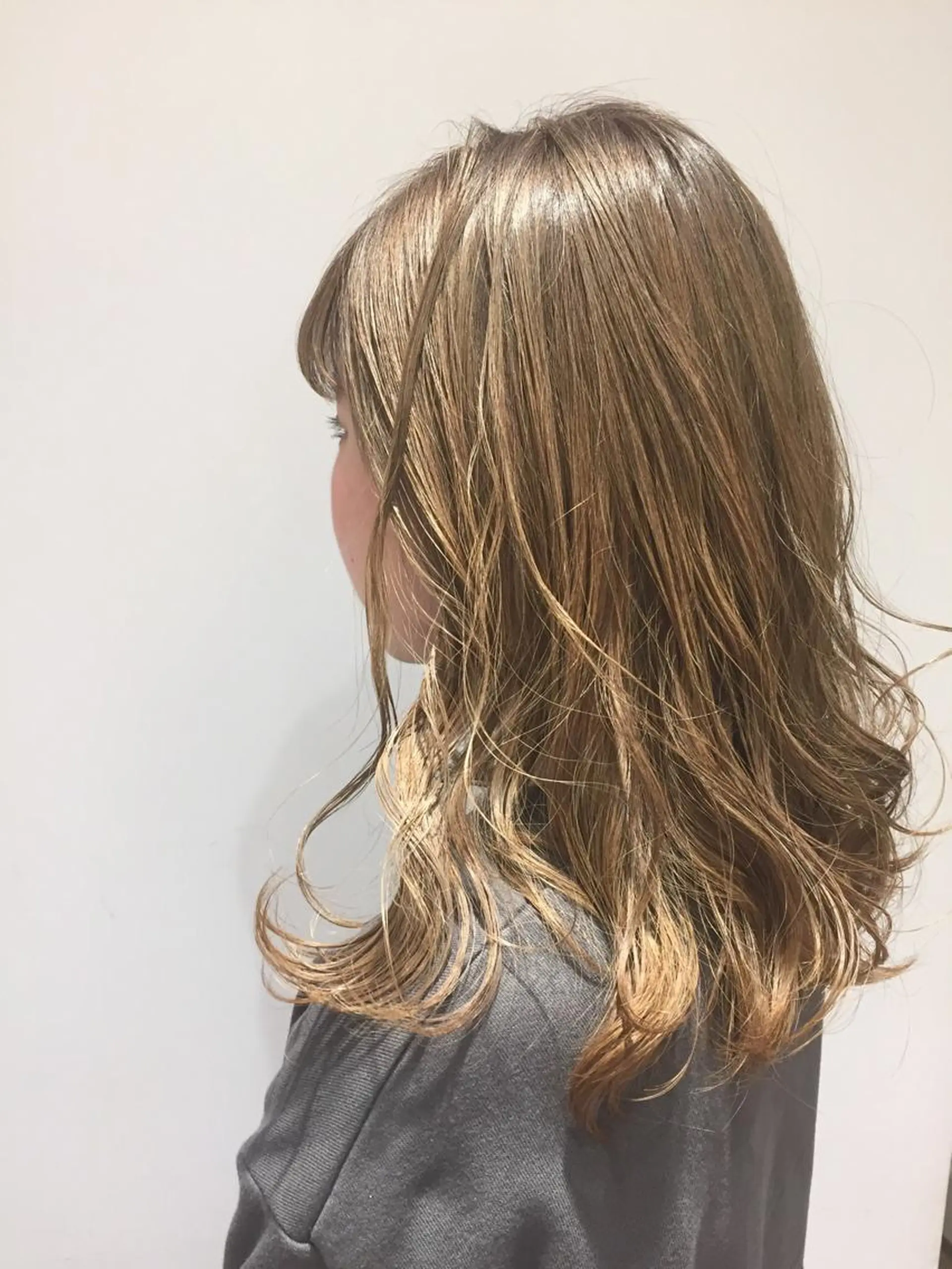 ミディアム カット ヘアカラー トリートメント 所渉/韓国レイヤー /ウルフカットのヘアスタイル