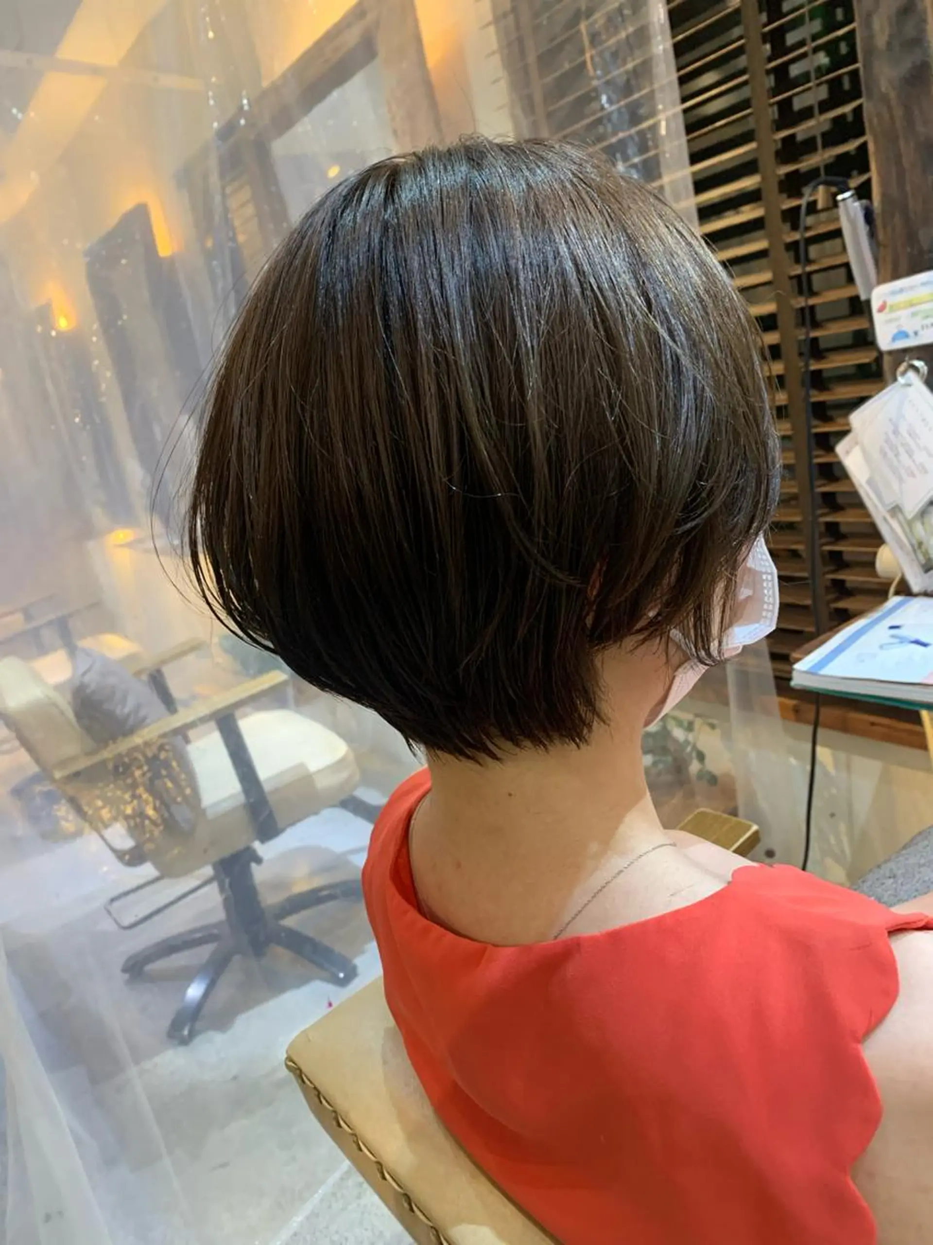 ショート カラー putri 川邉 優花のヘアスタイル