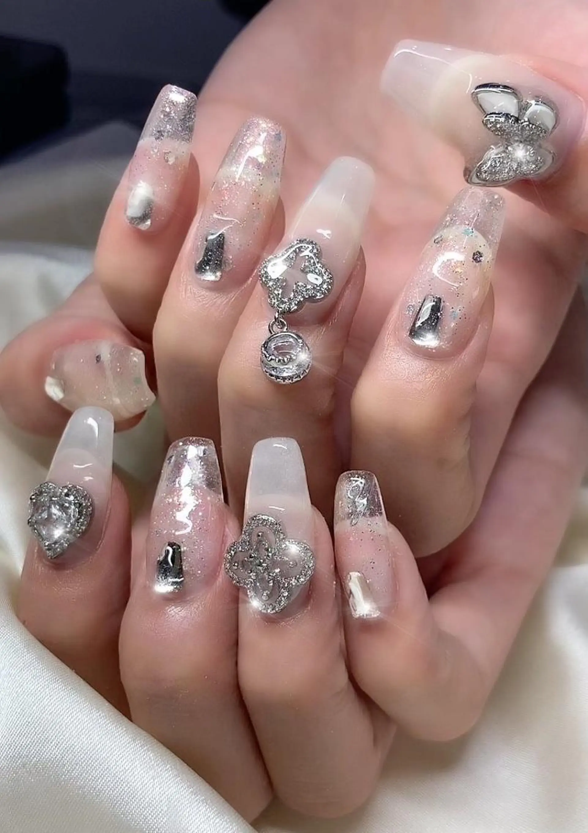 ネイル マツエク・マツパ アイブロウ 眉カラー 韓国風マツエク パリジェンヌラッシュリフト まつげパーマ 長さ出し ハンドネイル Nail&eye Belire 新宿のネイルデザイン