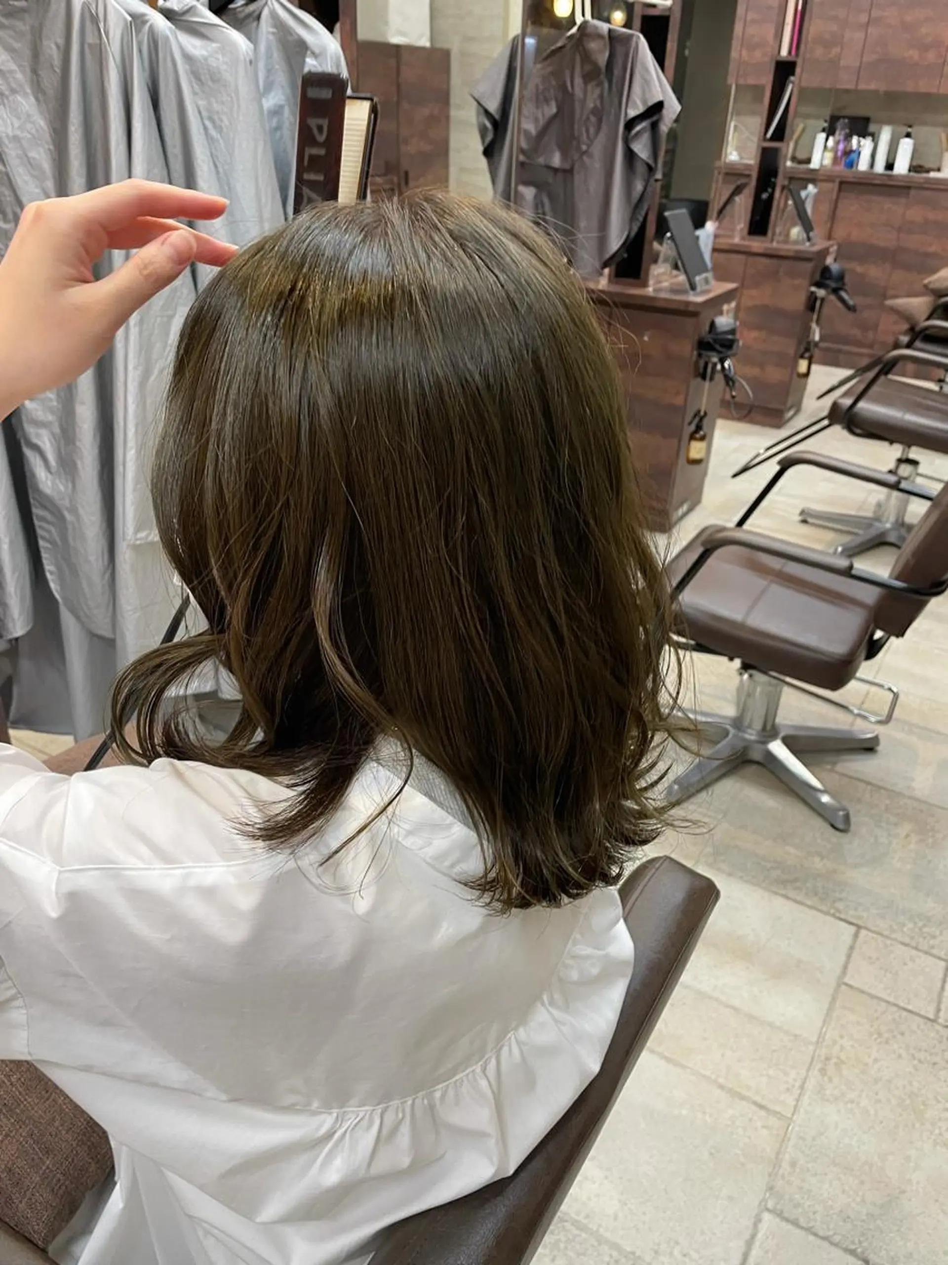 ミディアム HAIR LOUNGE Run Ways所属・Shiho 🦋 ／透明感カラーのヘアスタイル