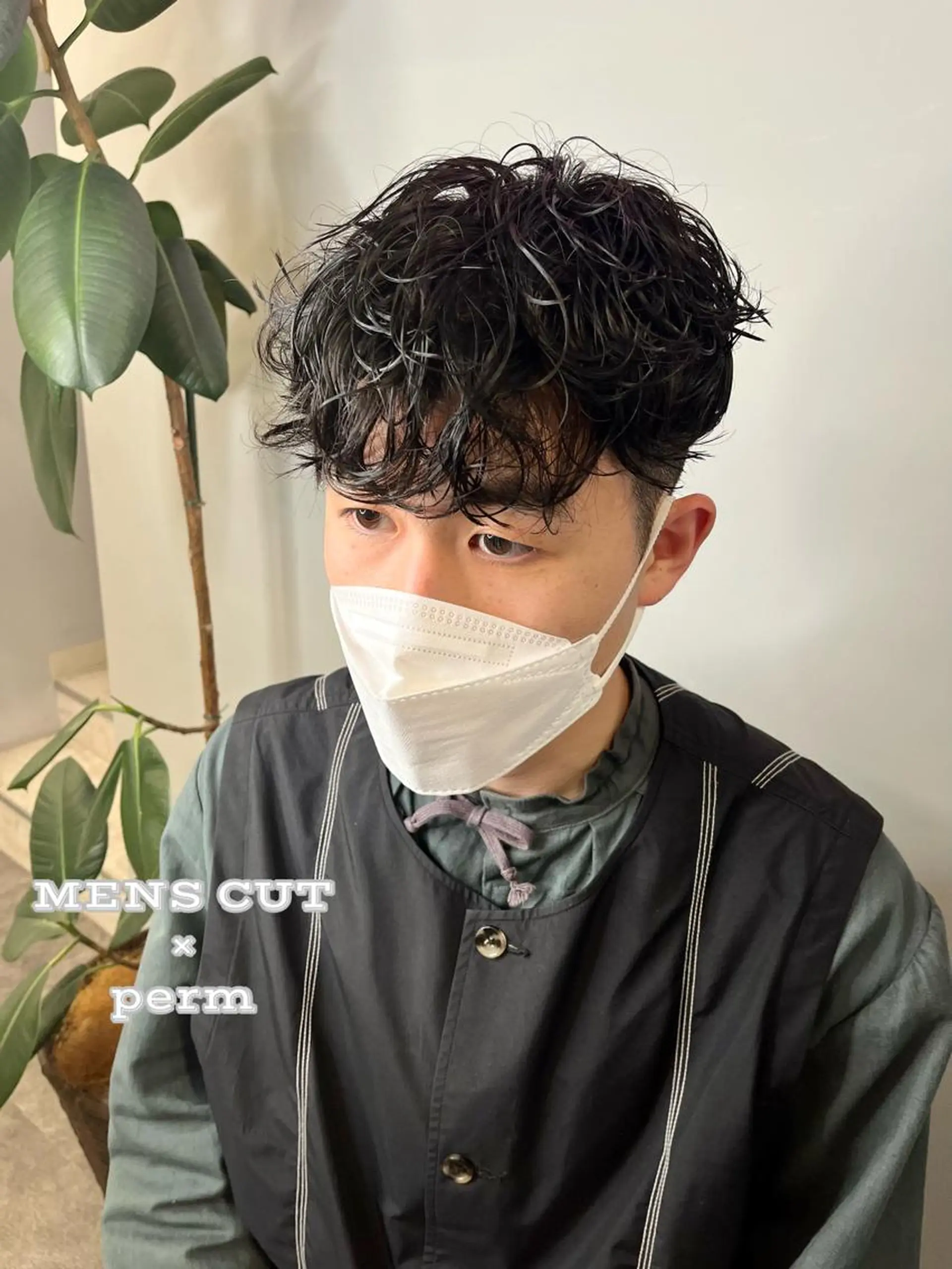 セミロング カラー パーマ ヘアアレンジ メンズ メンズバレイヤージュ メンズブリーチ メンズハイライト メンズハイトーン メンズインナーカラー 二ヶ月綺麗が続く デザイン/星野六三四のヘアスタイル