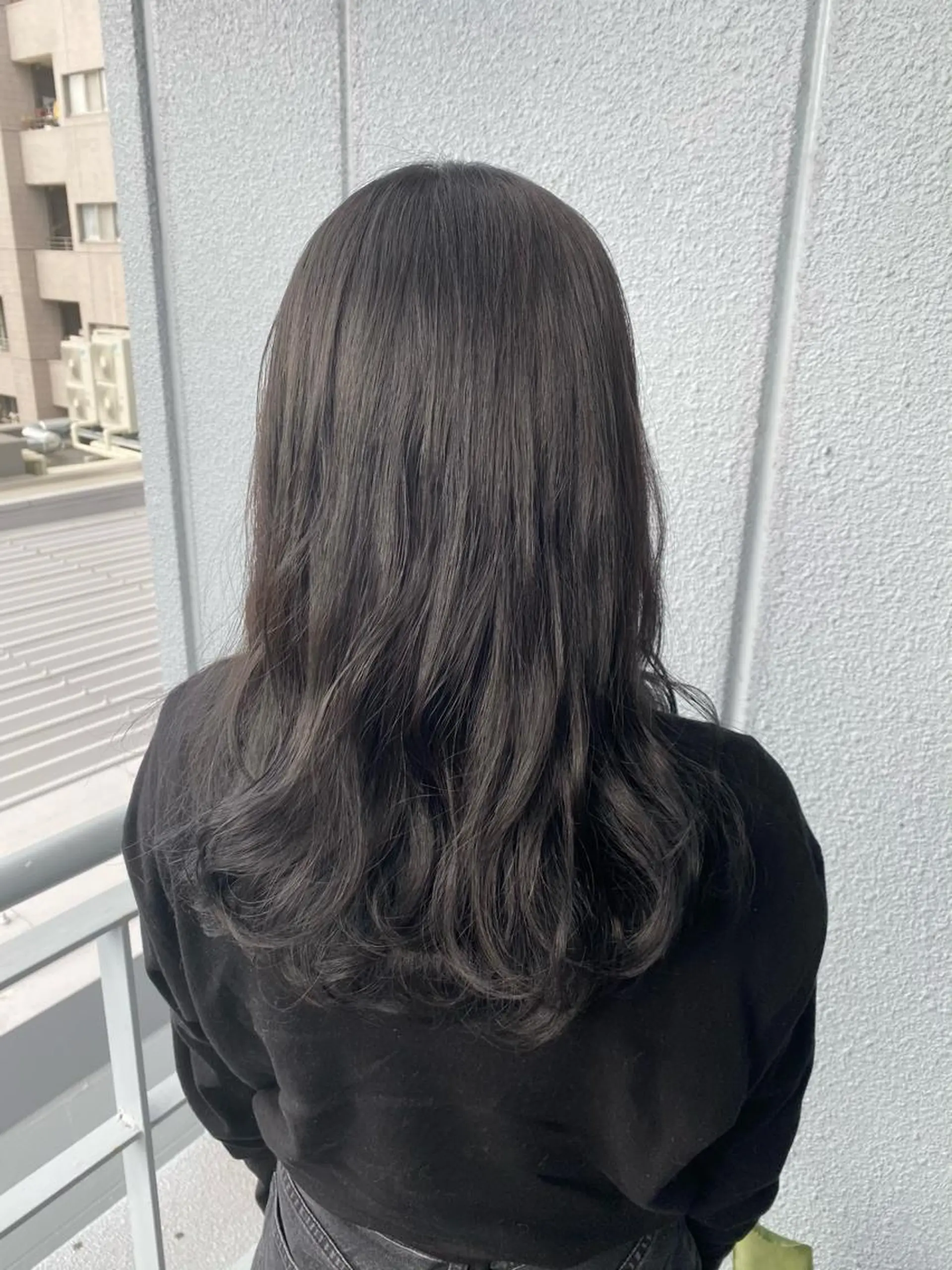 セミロング カラー ブルーカラー グレージュ オレンジ ヘアカラー 伊藤 かなのヘアスタイル