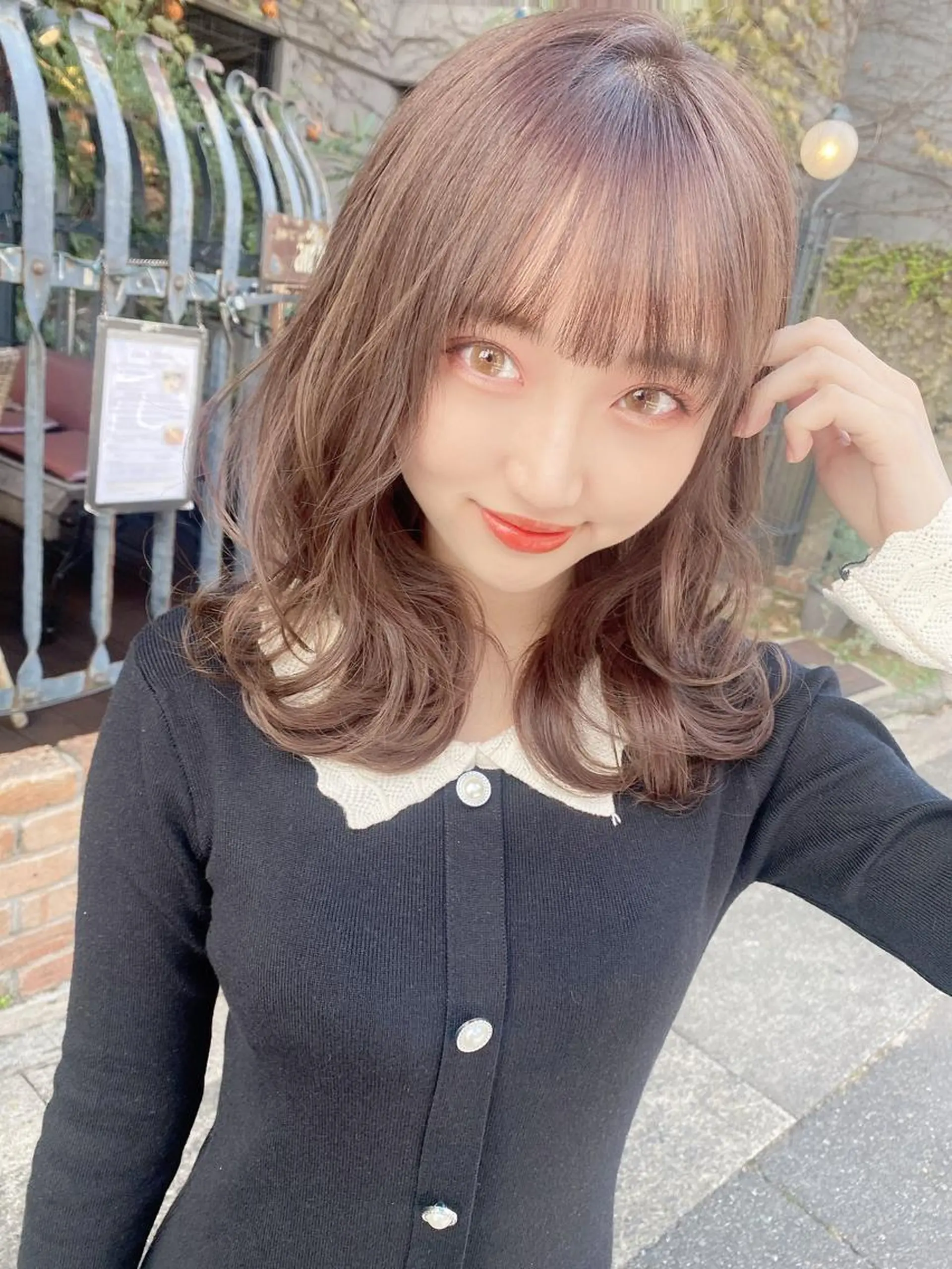 ミディアム カラー パーマ バレイヤージュ ブリーチ ケアブリーチ ダブルカラー ハイライトカラー ヘアカラー トリートメント 新宿✨顔周りカット 韓国ヘア/坂本亜裟海のヘアスタイル