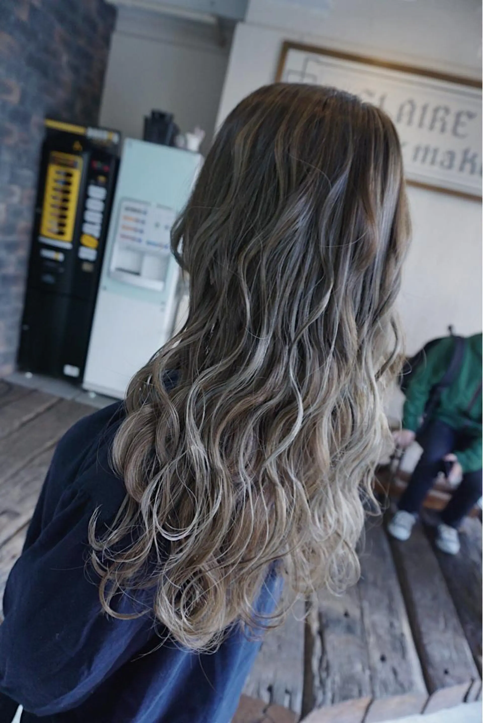 ロング カラー 鍋田 和見のヘアスタイル