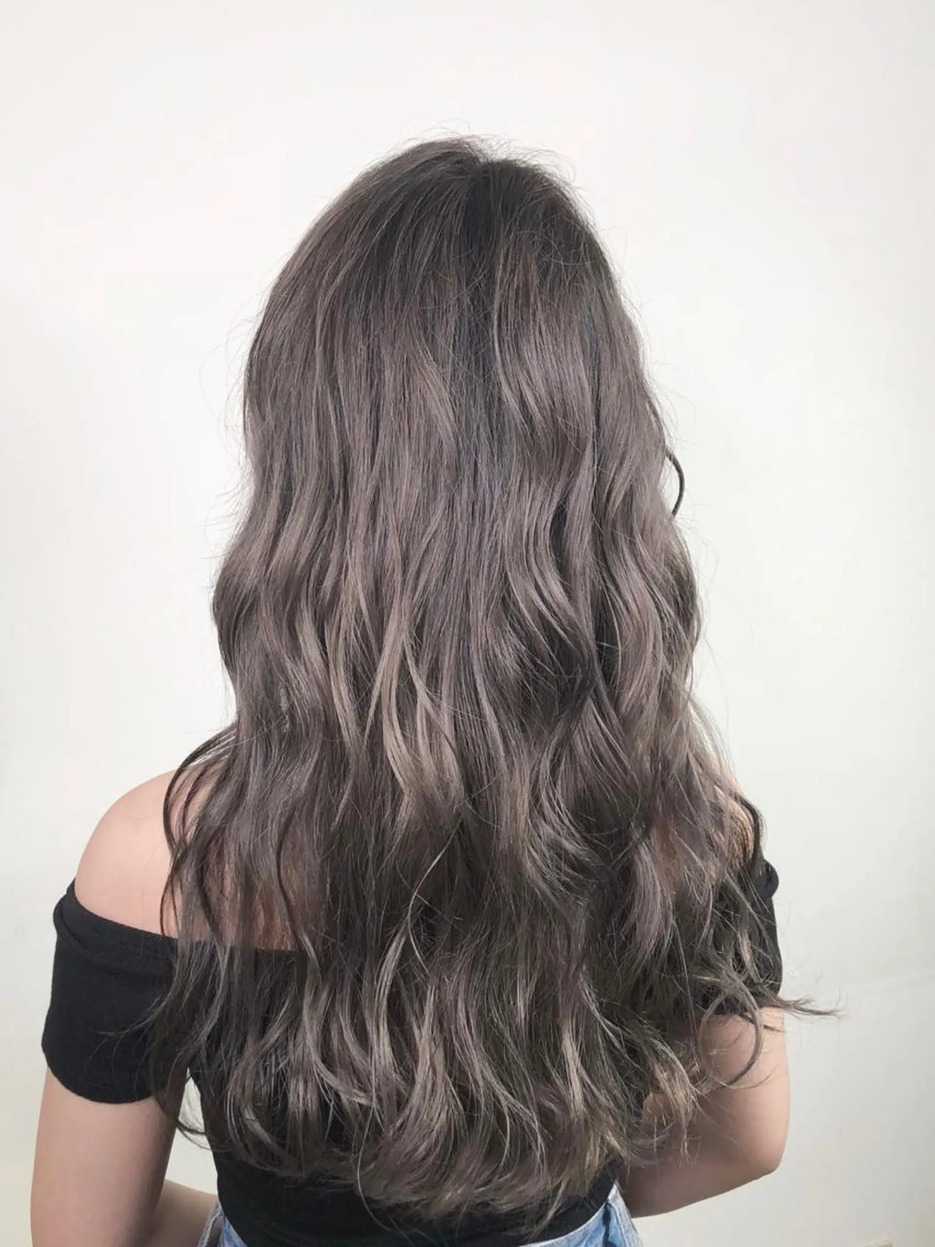 ロング カラー _WHITE＋ 南海難波店のヘアスタイル