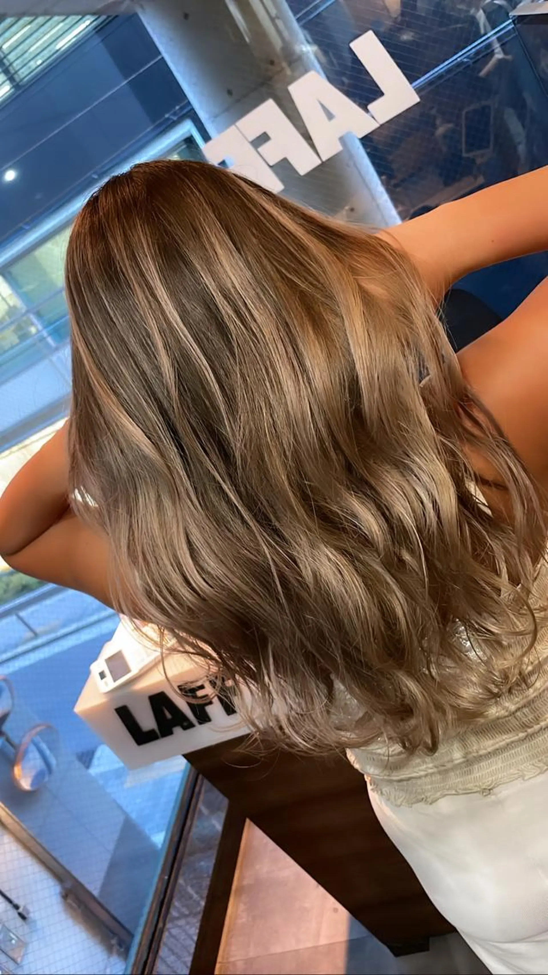 ロング カラー ヘアカラー トリートメント 難波ブリーチカラー 伊藤洋輝のヘアスタイル