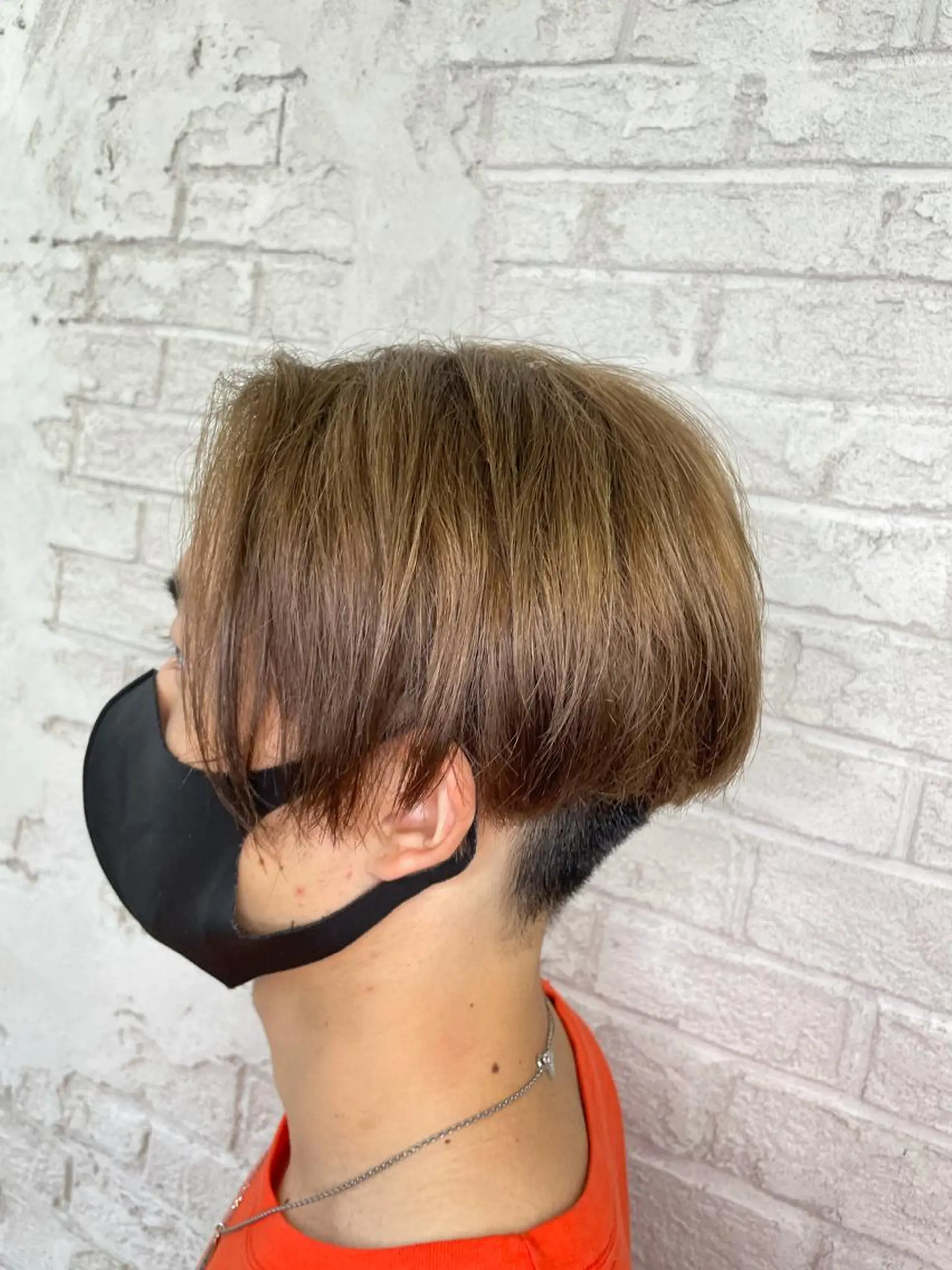 ショート カラー メンズ センターパート 刈り上げ ブリーチ特化 ハイトーンRYOYAのヘアスタイル