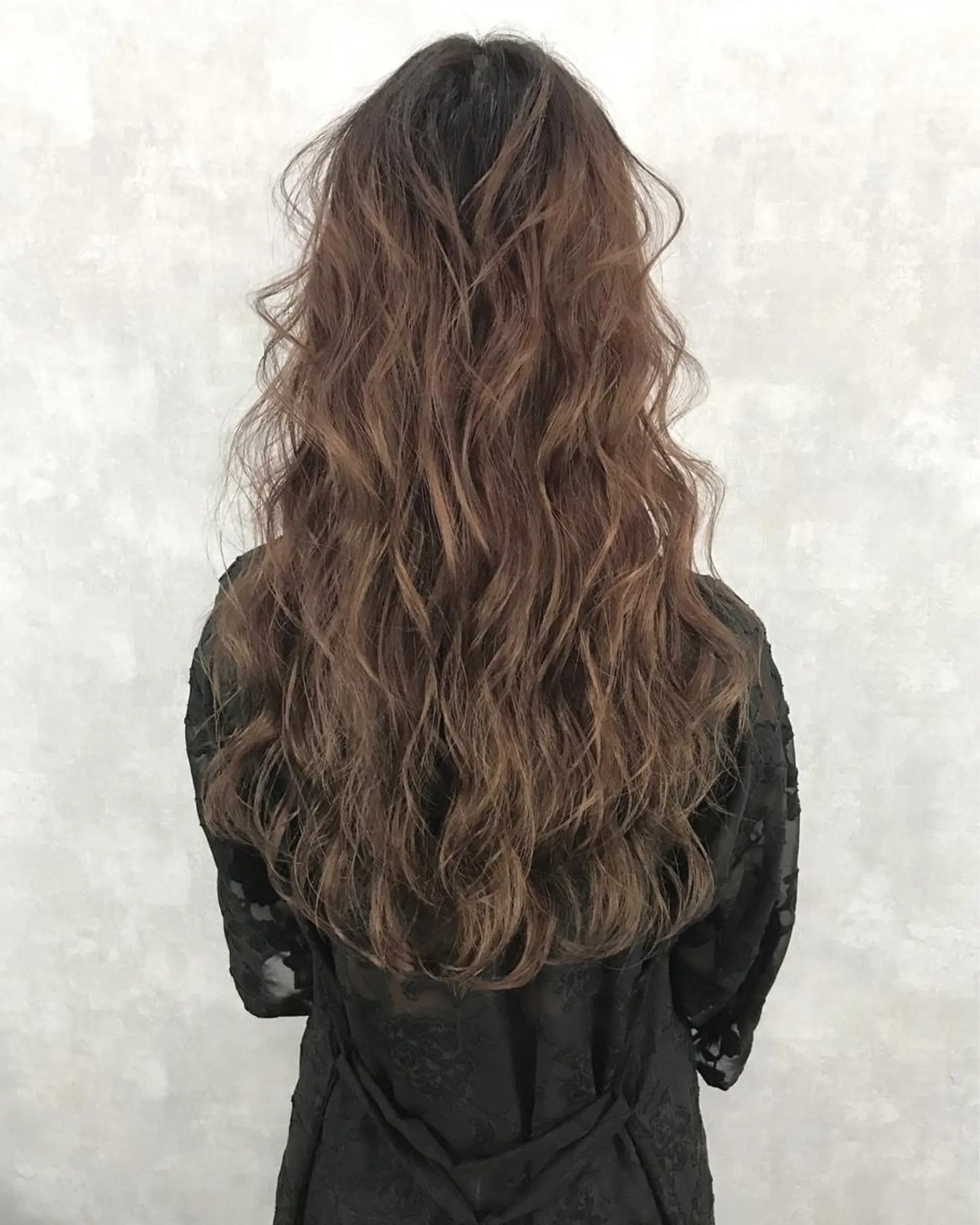 ロング カラー グレージュ ハイライトカラー ピンクカラー ハイライト TOMOYAレイヤー ブリーチ縮毛矯正のヘアスタイル