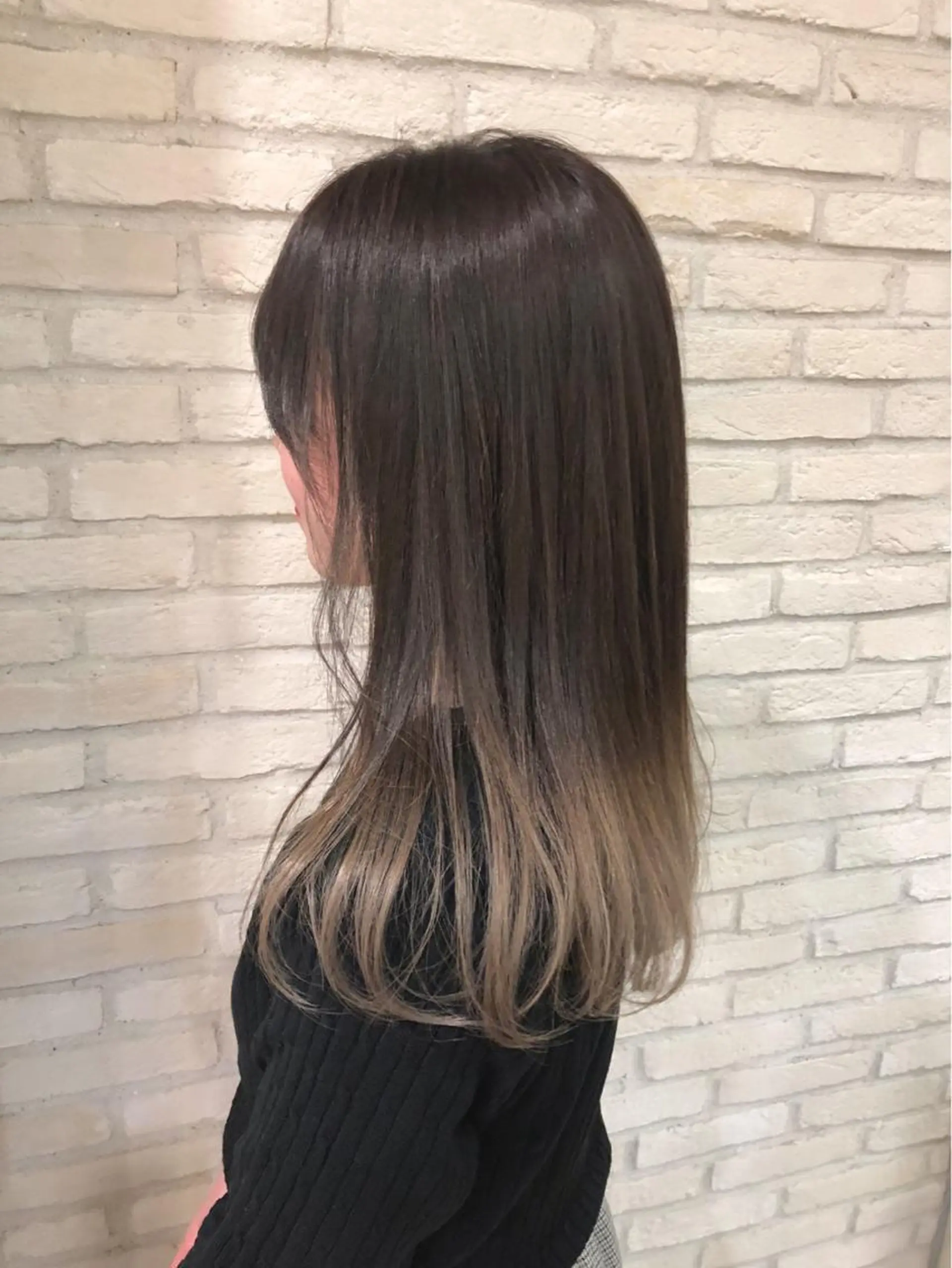 セミロング カラー グラデーションカラー グレージュ HAUS 片山みほのヘアスタイル