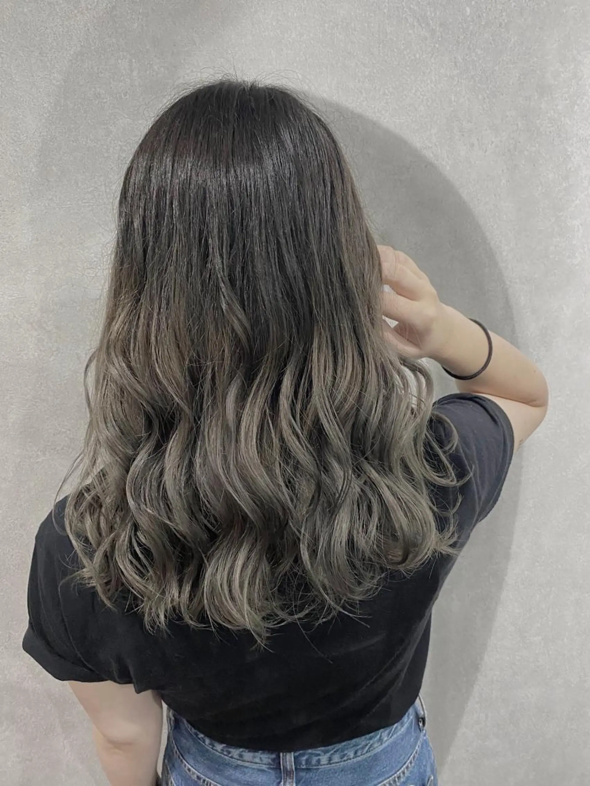 セミロング _White所属・ＳＨＩ ＺＵのヘアスタイル