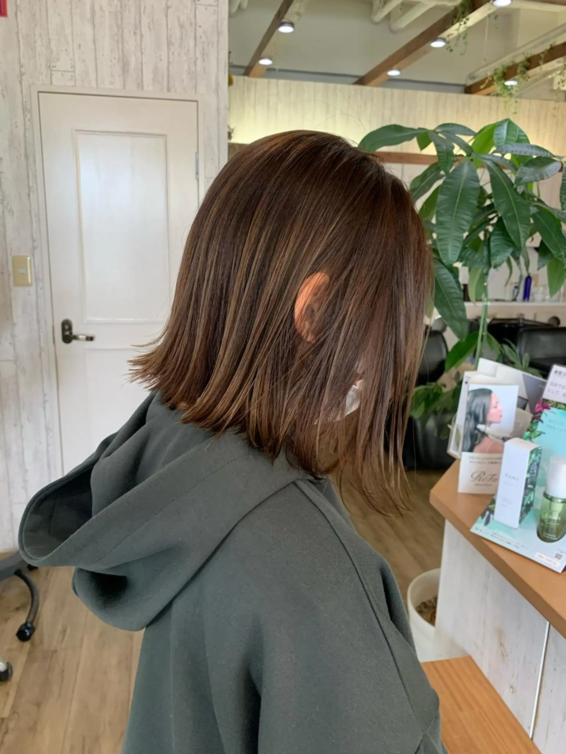 ミディアム カラー 切りっぱなしボブ ハイライトカラー ボブ ハイライト 本町/新町/心斎橋 透明感カラーSANCのヘアスタイル