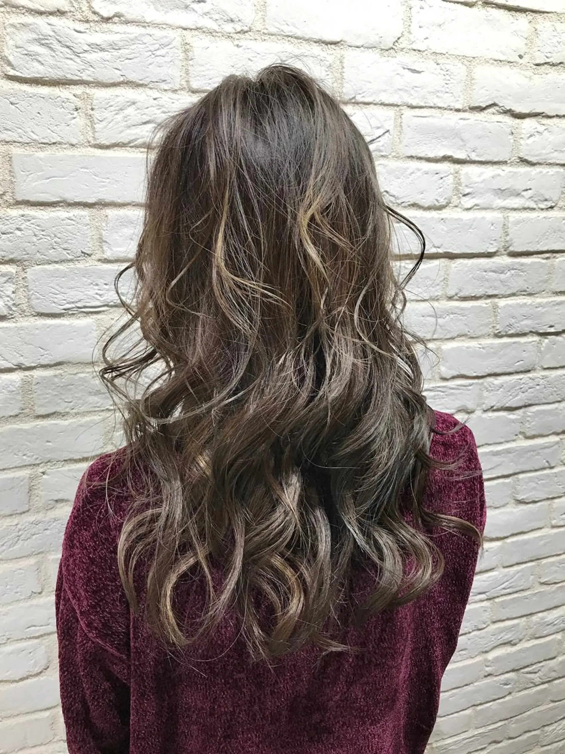 ロング カラー 透明感カラー ハイライトカラー ハイライト Neale. yumiのヘアスタイル