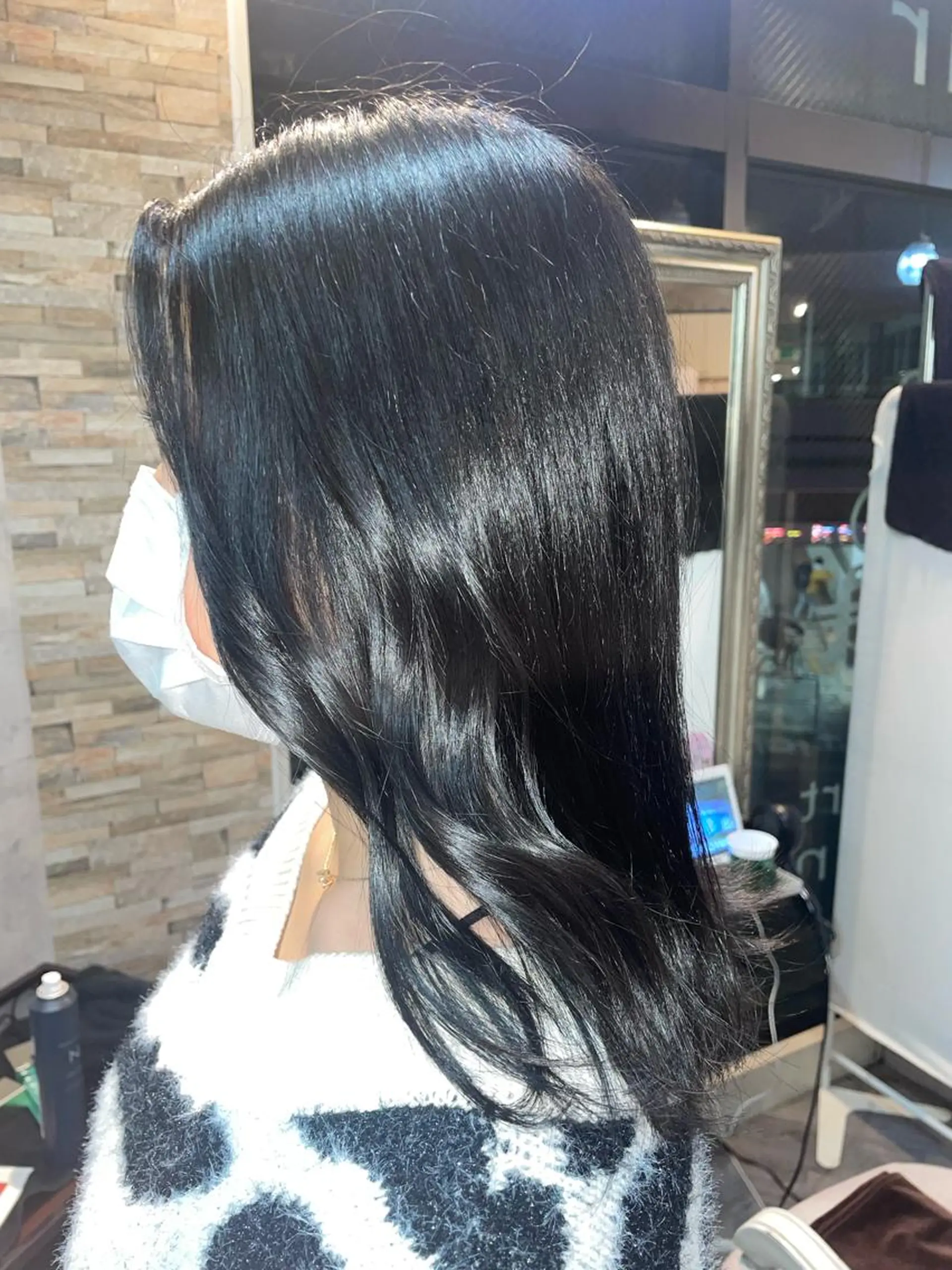 カラー 黒髪 ブルーカラー ブルーブラック 渡邉 瑠奈のヘアスタイル