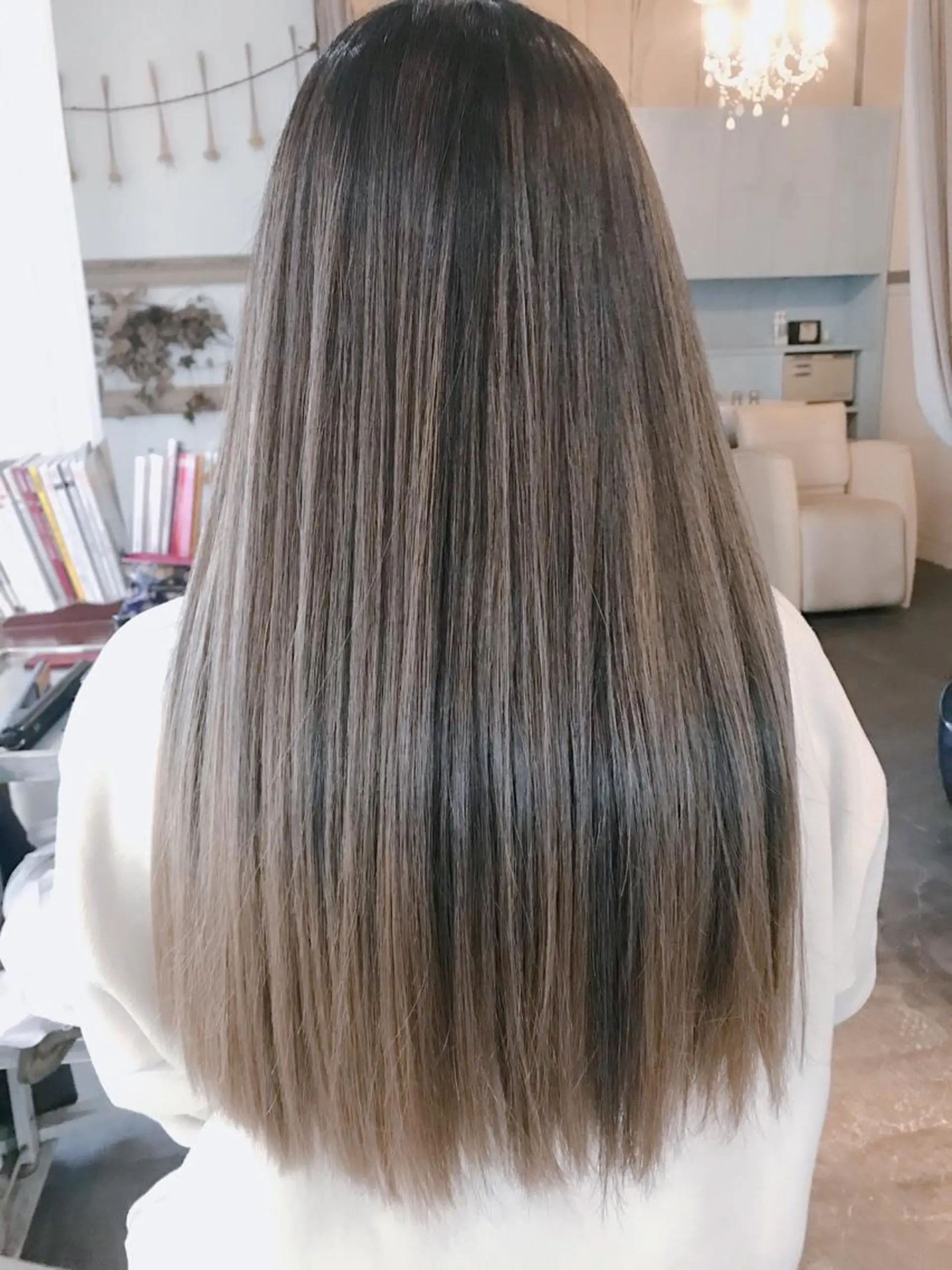 ロング カラー ヘアアレンジ お団子ヘア 切りっぱなしボブ バレイヤージュ デザインカラー グラデーションカラー Mariana/ 鶴原-ハイライトのヘアスタイル
