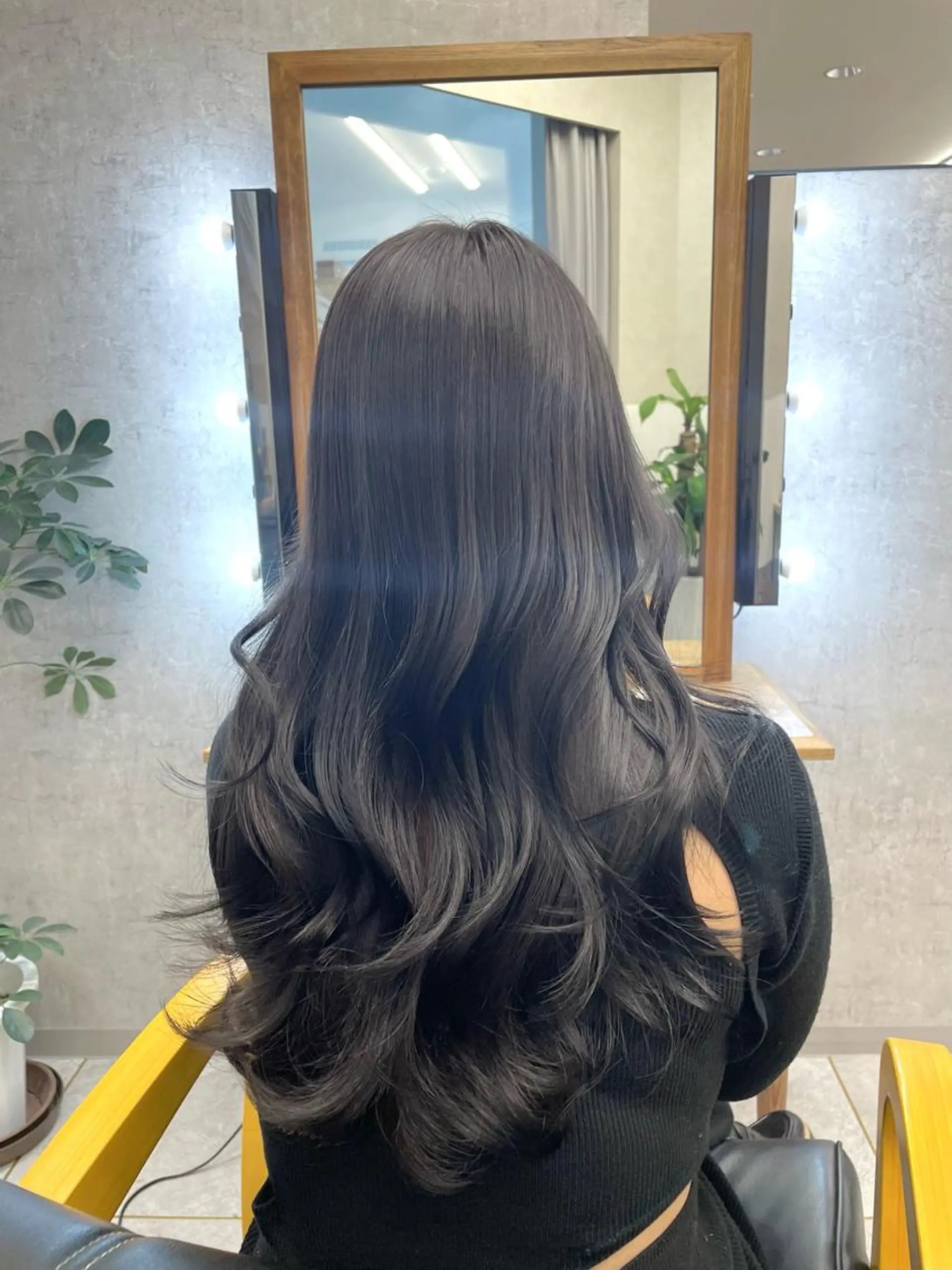 ロング カラー 黒髪 グレーブラック ヘアカラー GISEL TAKUYAのヘアスタイル