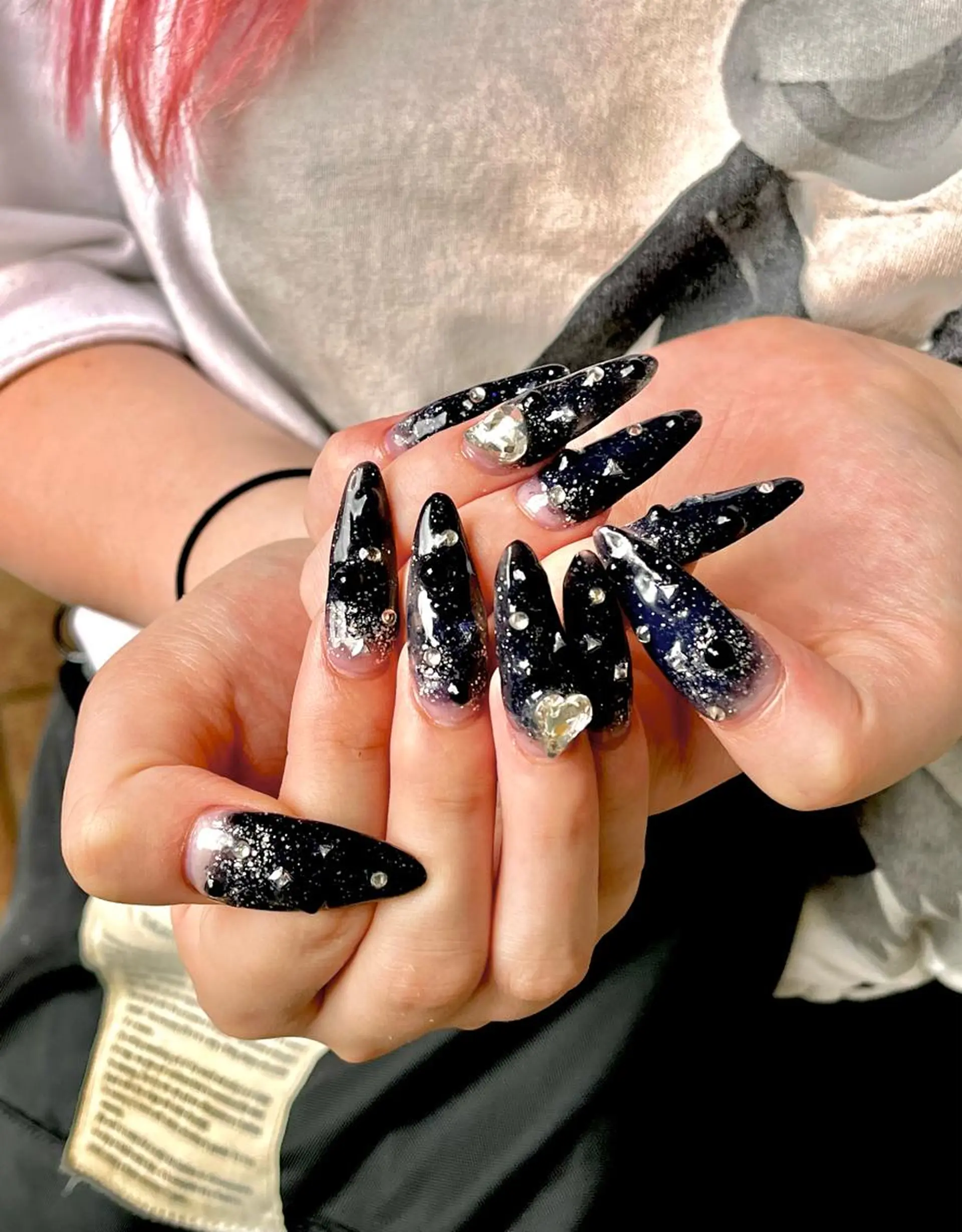 ロング ネイル グラデーション ハート キラキラネイル ラメ(グリッター) ラメグラデーション RIONnail(リオンネイル)所属・RIONnail Yurikaのネイルデザイン