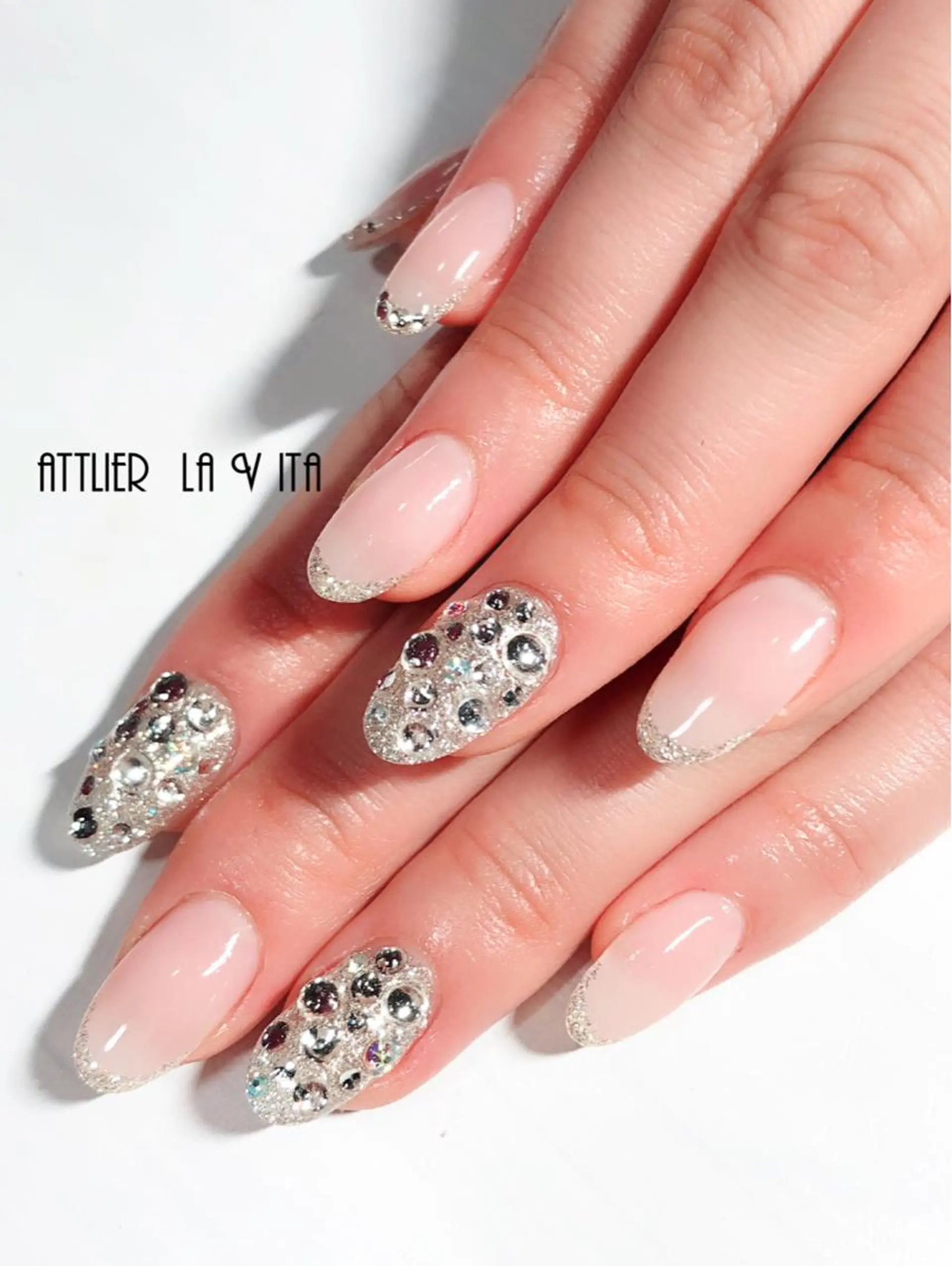 ネイル ピンク シルバー ハンドネイル atelier la vita所属・lavita. mimuraのネイルデザイン