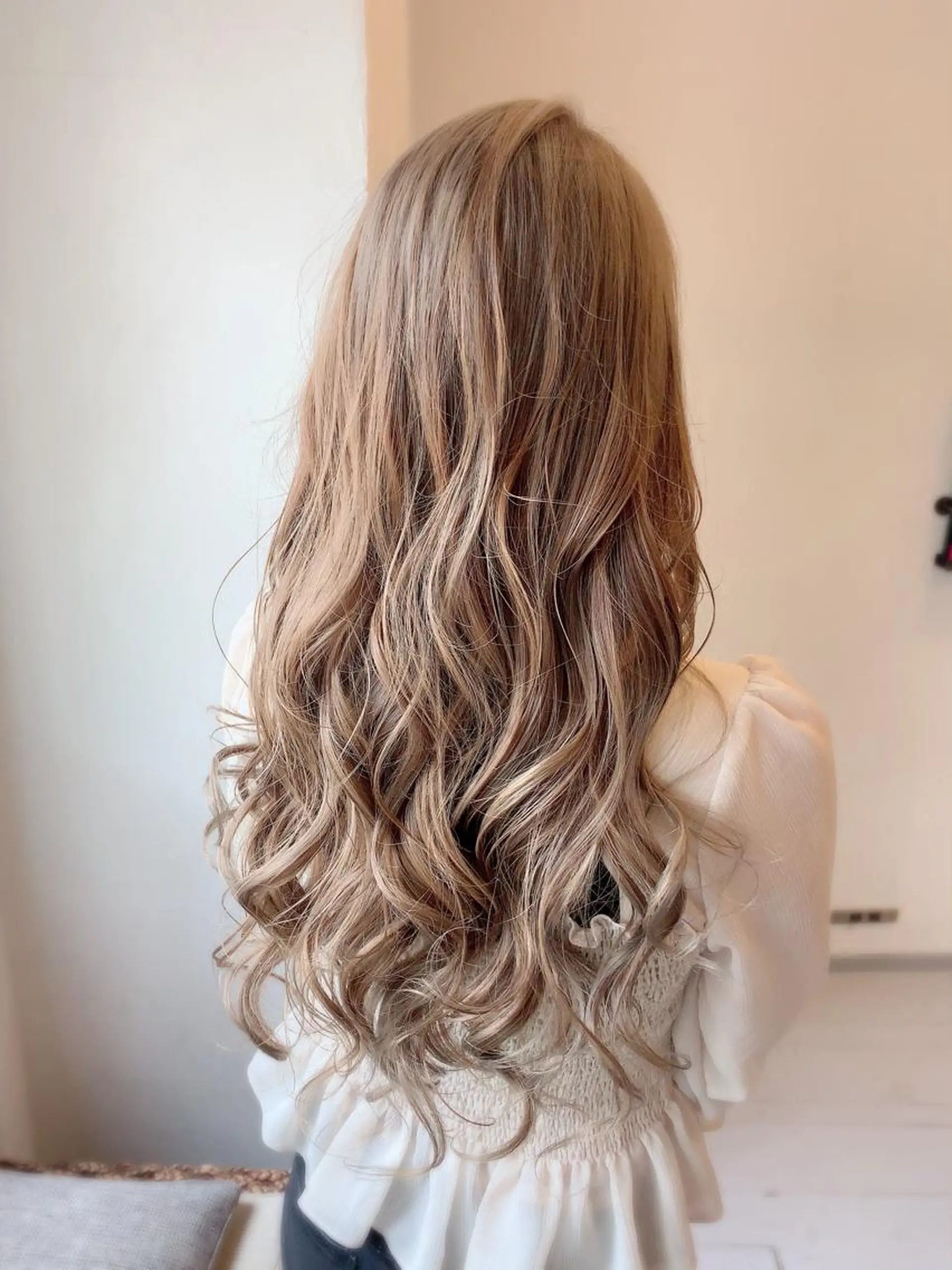 ロング カラー ブリーチ カット ヘアカラー トリートメント 🍀Moda by Grande🍀のヘアスタイル