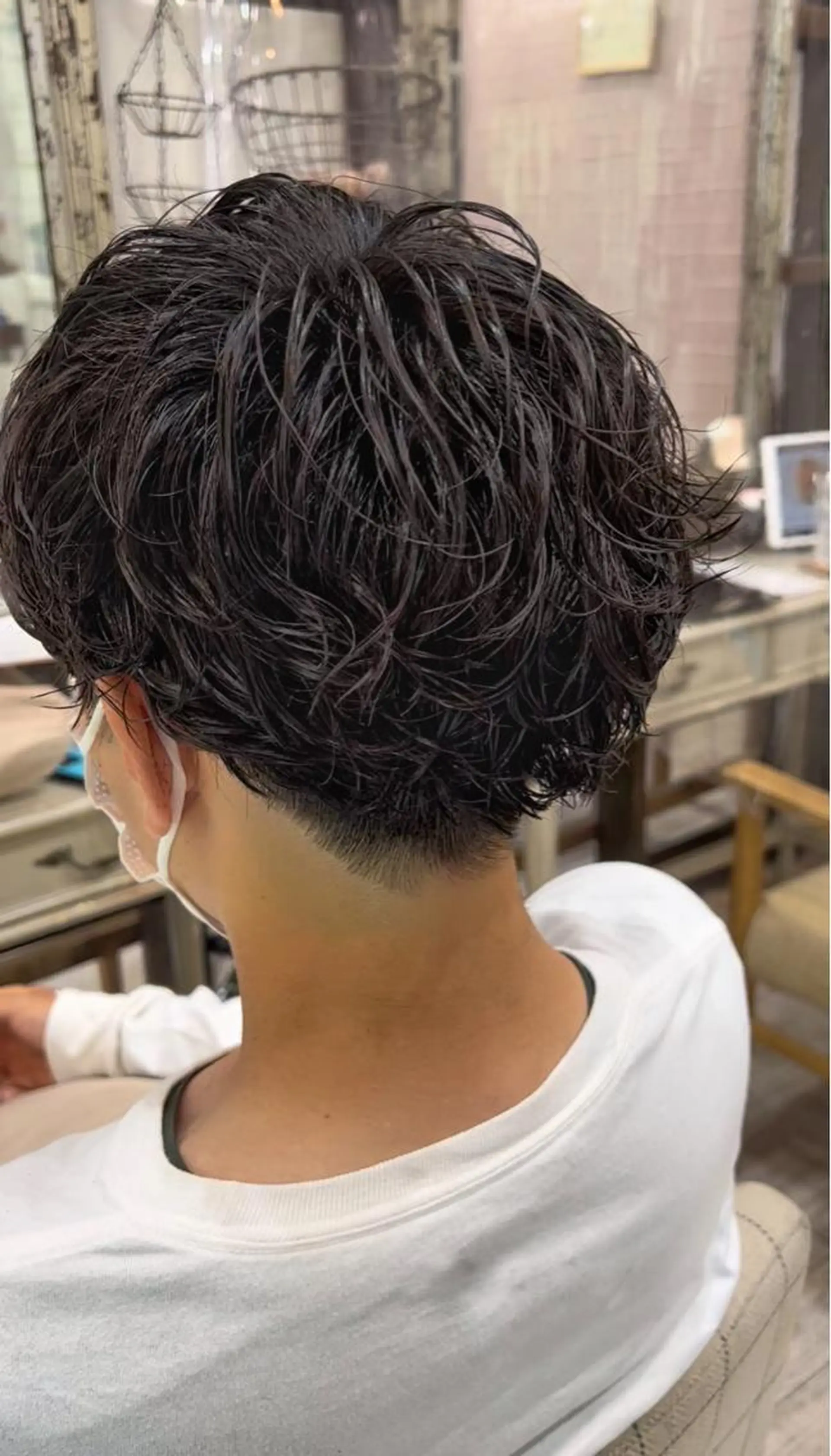 ショート パーマ メンズ メンズブリーチ センターパート フェードカット メンズハイライト メンズハイトーン メンズStylist 山根慧のヘアスタイル