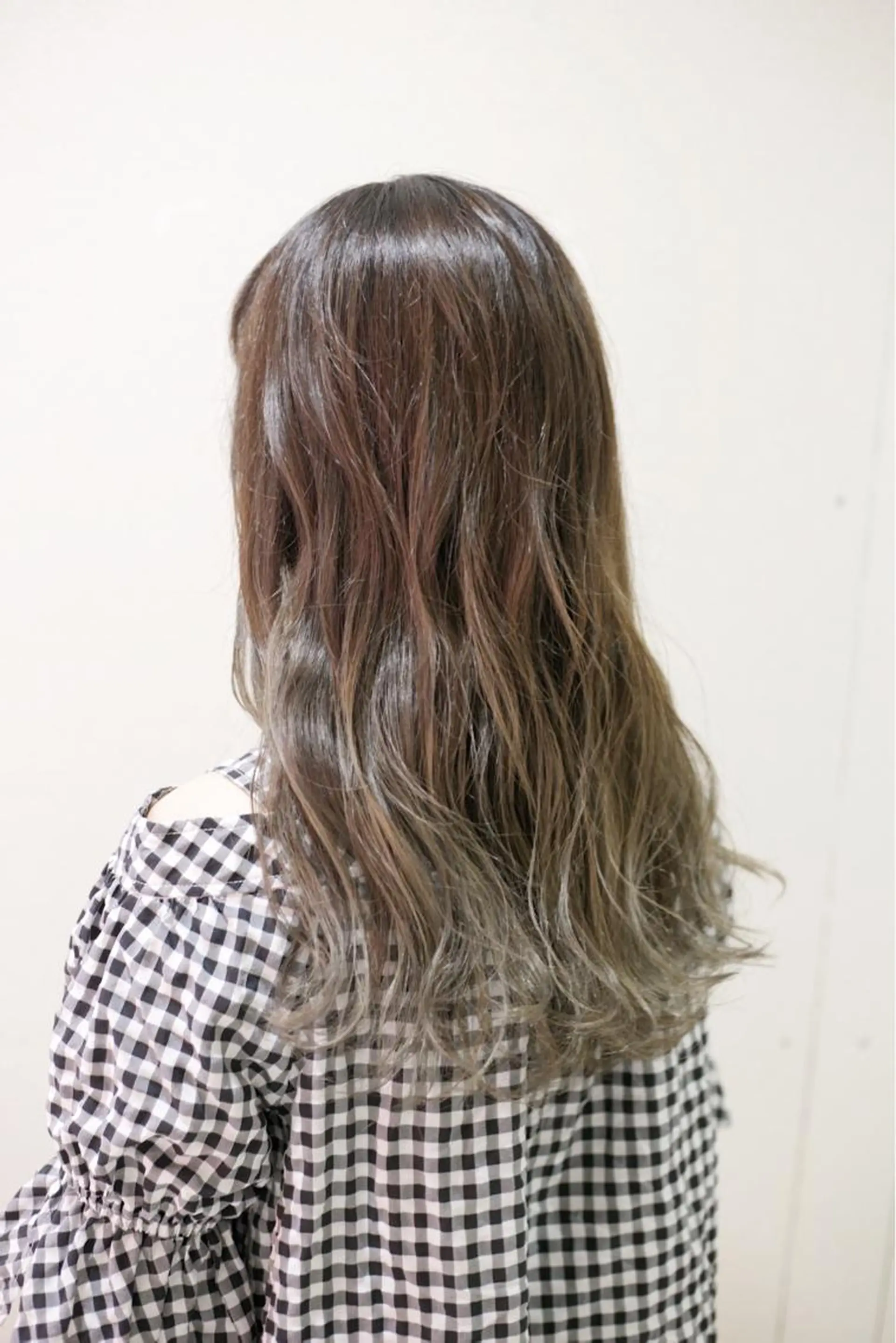 ロング カラー ブリーチ グラデーションカラー グレージュ オリーブグレージュ オリーブグレー ケアブリーチ /髪質 改善/古橋圭史郎のヘアスタイル