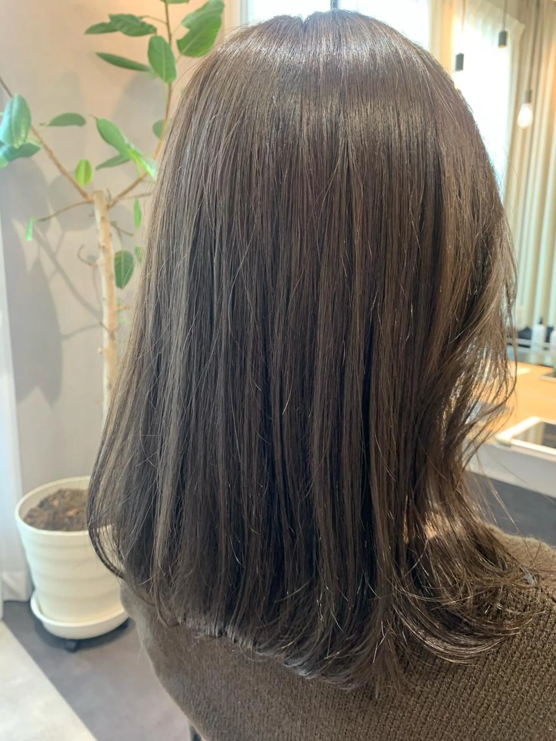 ミディアム カラー ブリーチ 透明感カラー グレージュ ブリーチなしカラー カット ヘアカラー トリートメント hub hair レイヤー/透明感のヘアスタイル