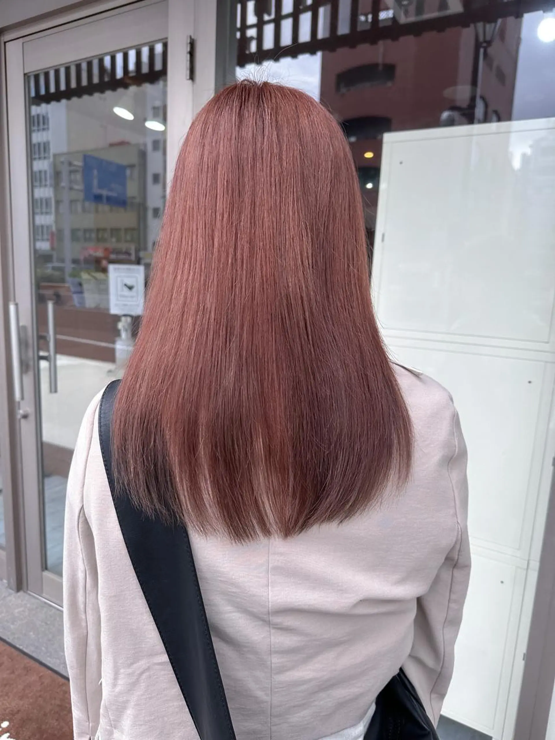 セミロング カラー ベージュカラー ブリーチ ピンクカラー ピンクベージュ カット ヘアカラー トリートメント 高橋 みく/ minim 暖色のヘアスタイル