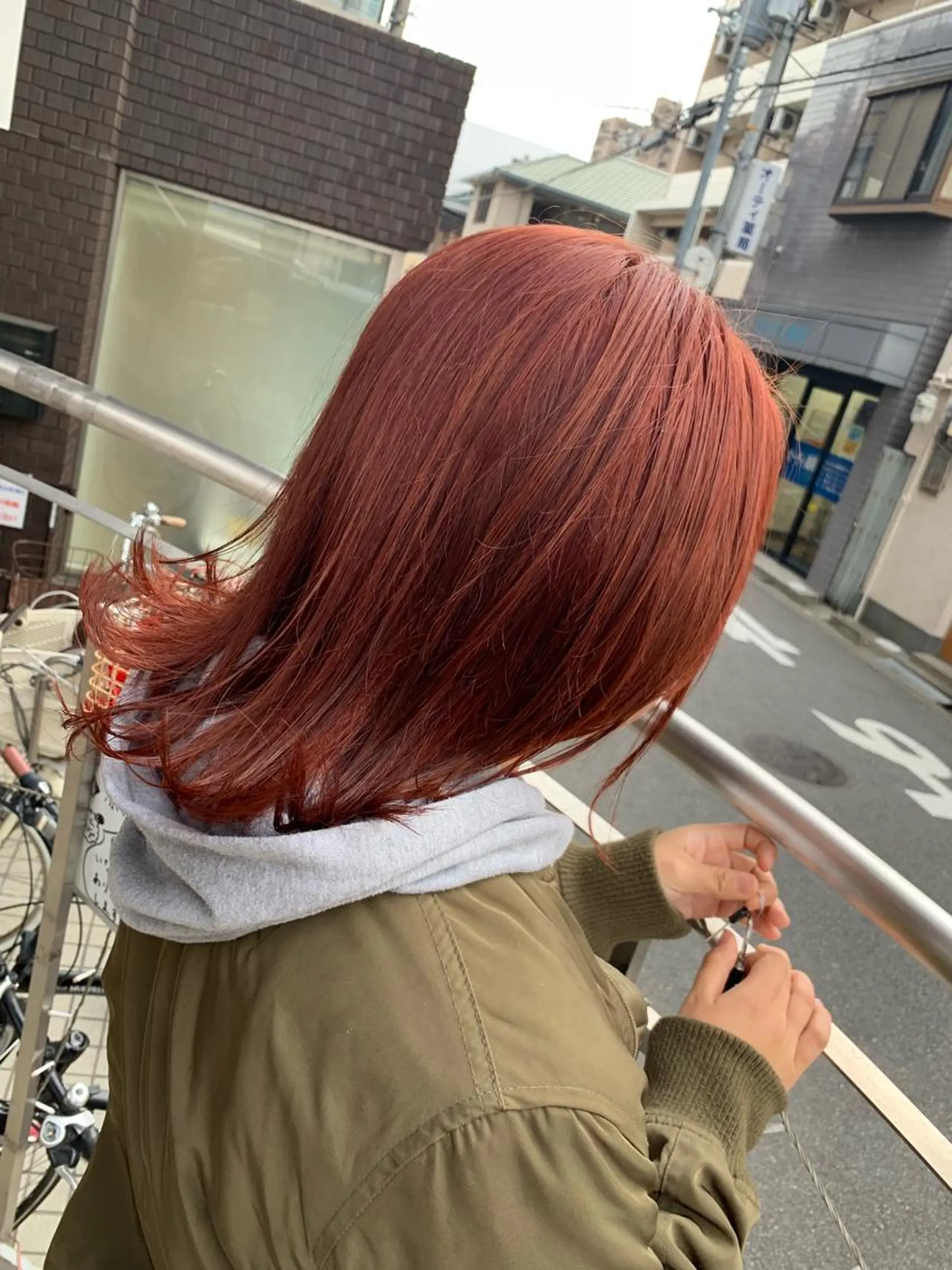 ミディアム ヴェチカヘア京橋所属・脱白髪染め カミタニのヘアスタイル