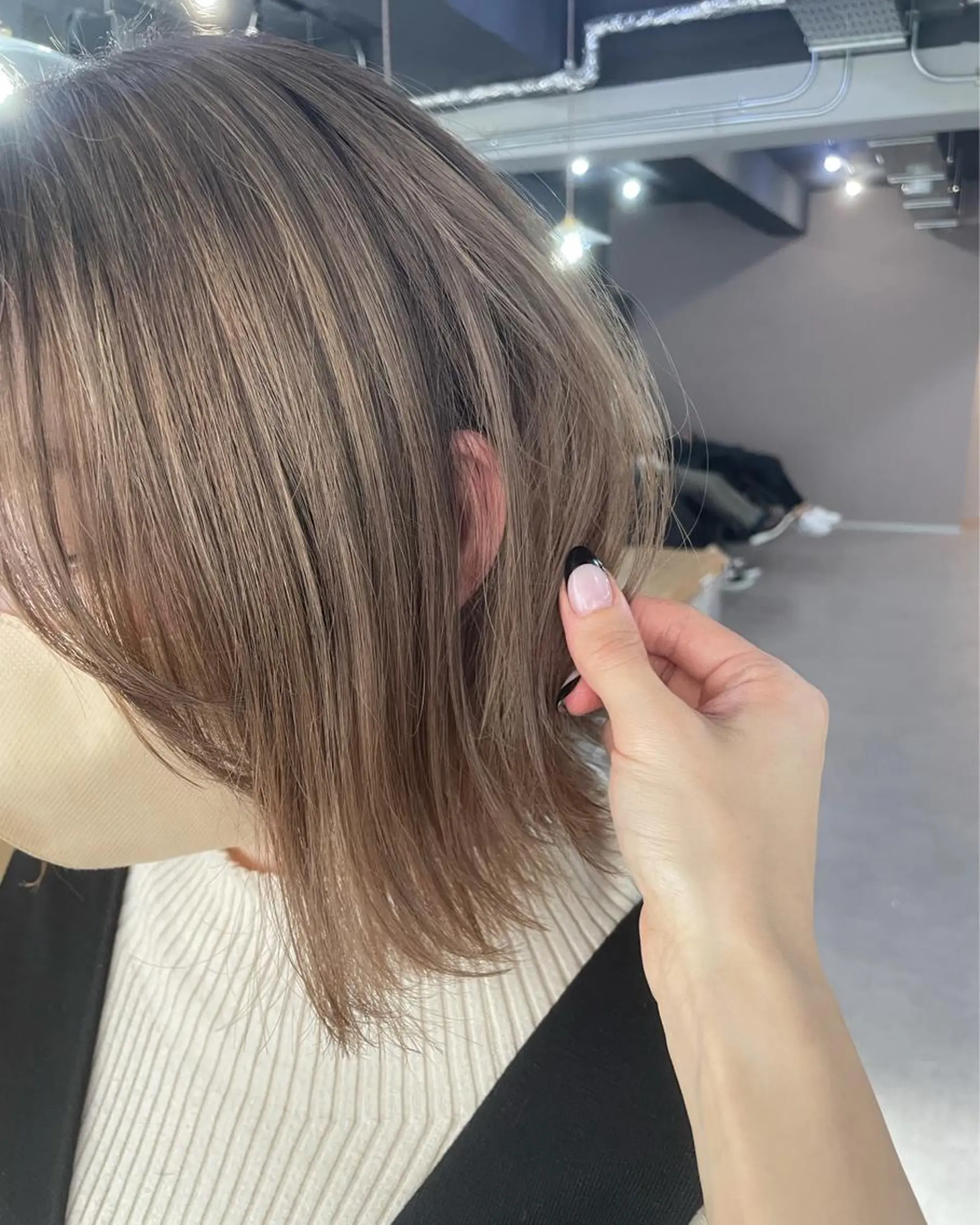 ミディアム カラー ヘアカラー ミルクティーベージュ ❤︎レイヤー　MIAのヘアスタイル