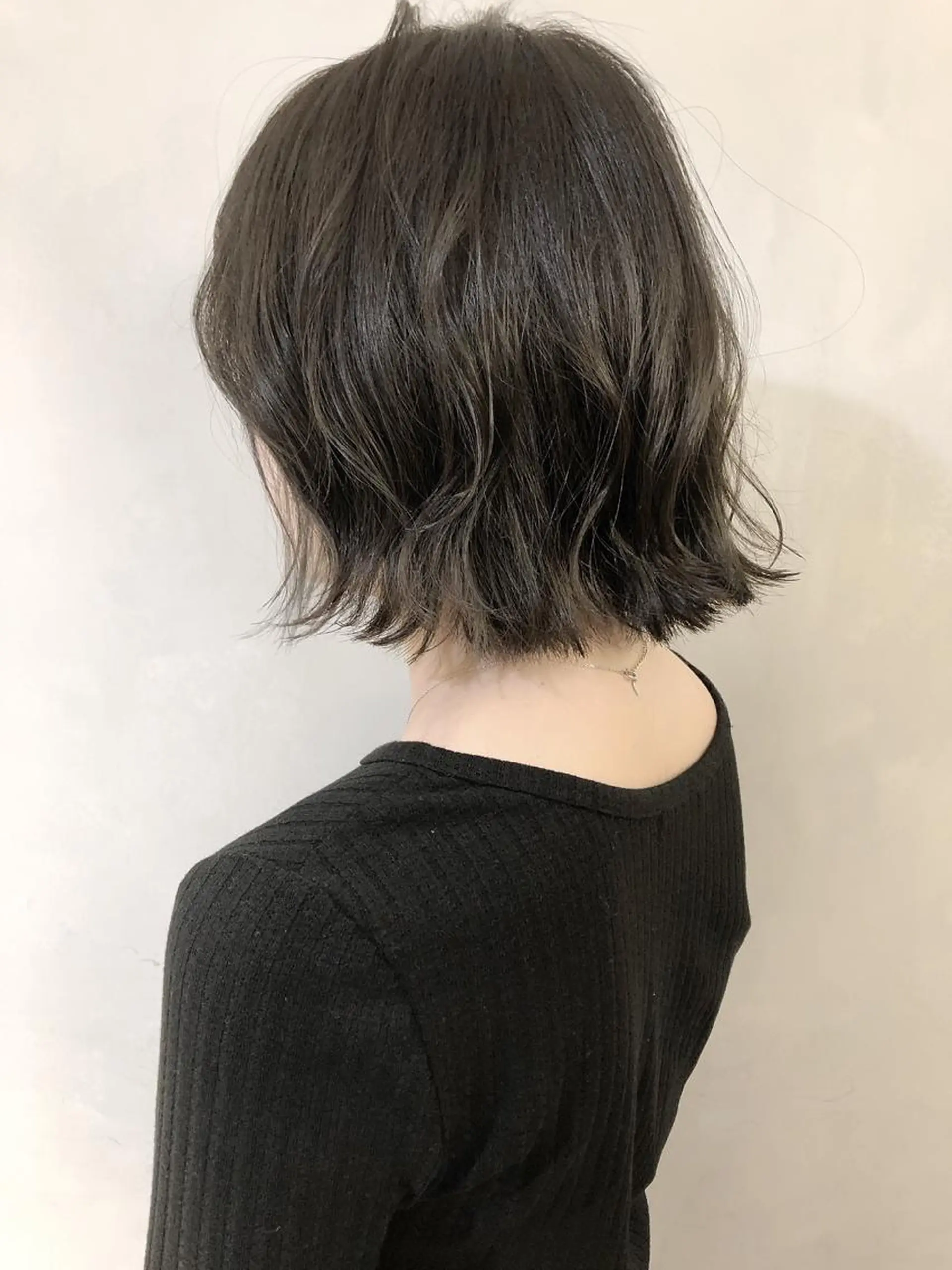 ミディアム カラー ベージュカラー 透明感カラー オリーブベージュ amber池袋所属・徳本 駿太のヘアスタイル