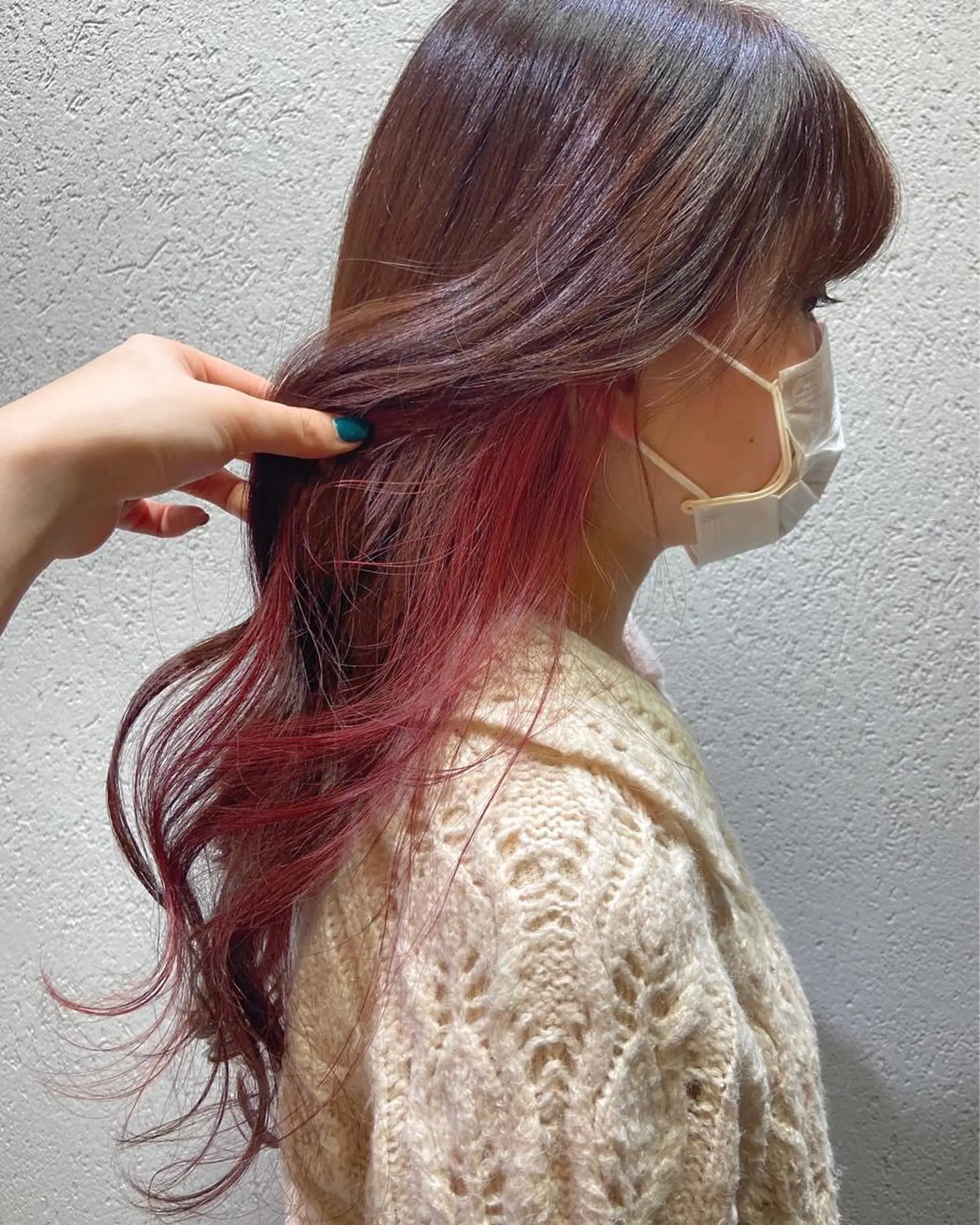 ロング カラー イヤリングカラー ピンクカラー レッドカラー ノイシキ サキのヘアスタイル