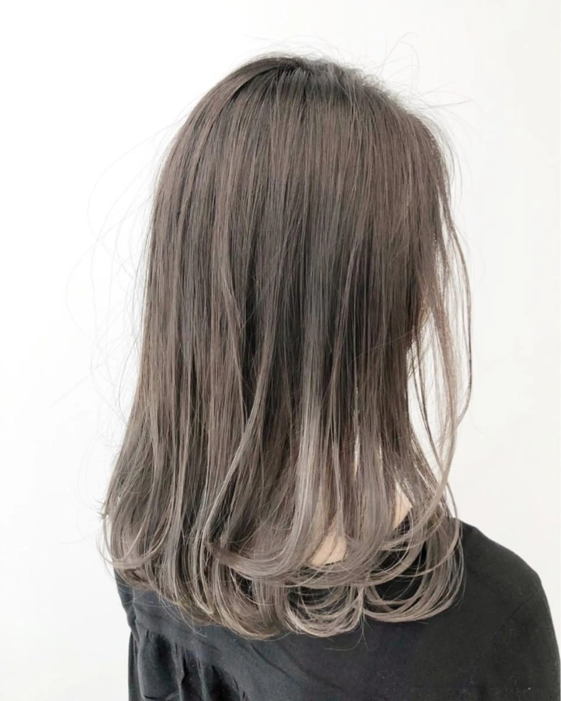 ミディアム カラー バレイヤージュ ブルーカラー ブルージュ レイヤーカット topstylist 芳賀みなみのヘアスタイル