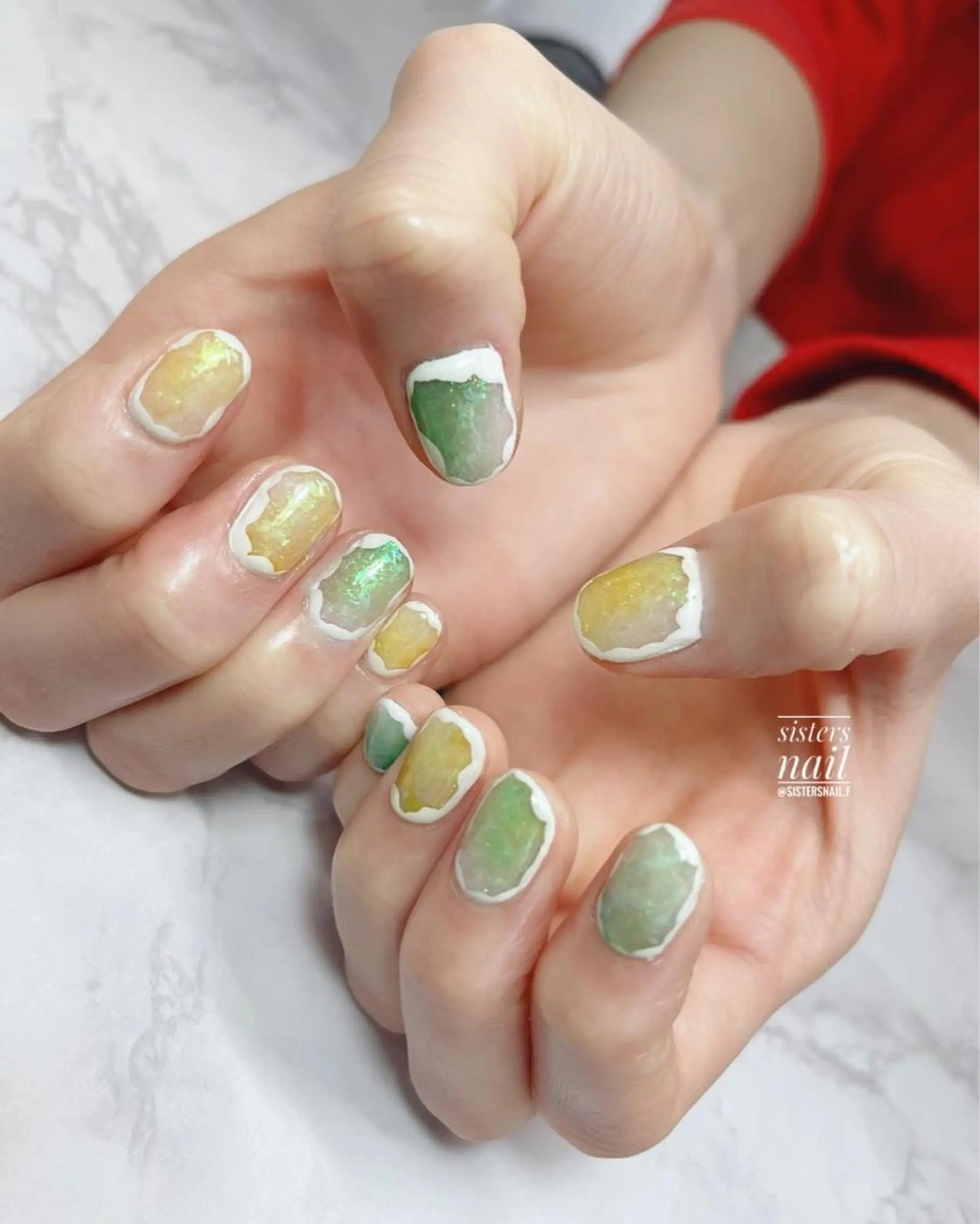 ネイル アートネイル オーロラネイル グリーン キラキラネイル ニュアンスネイル sisters nail.fのネイルデザイン