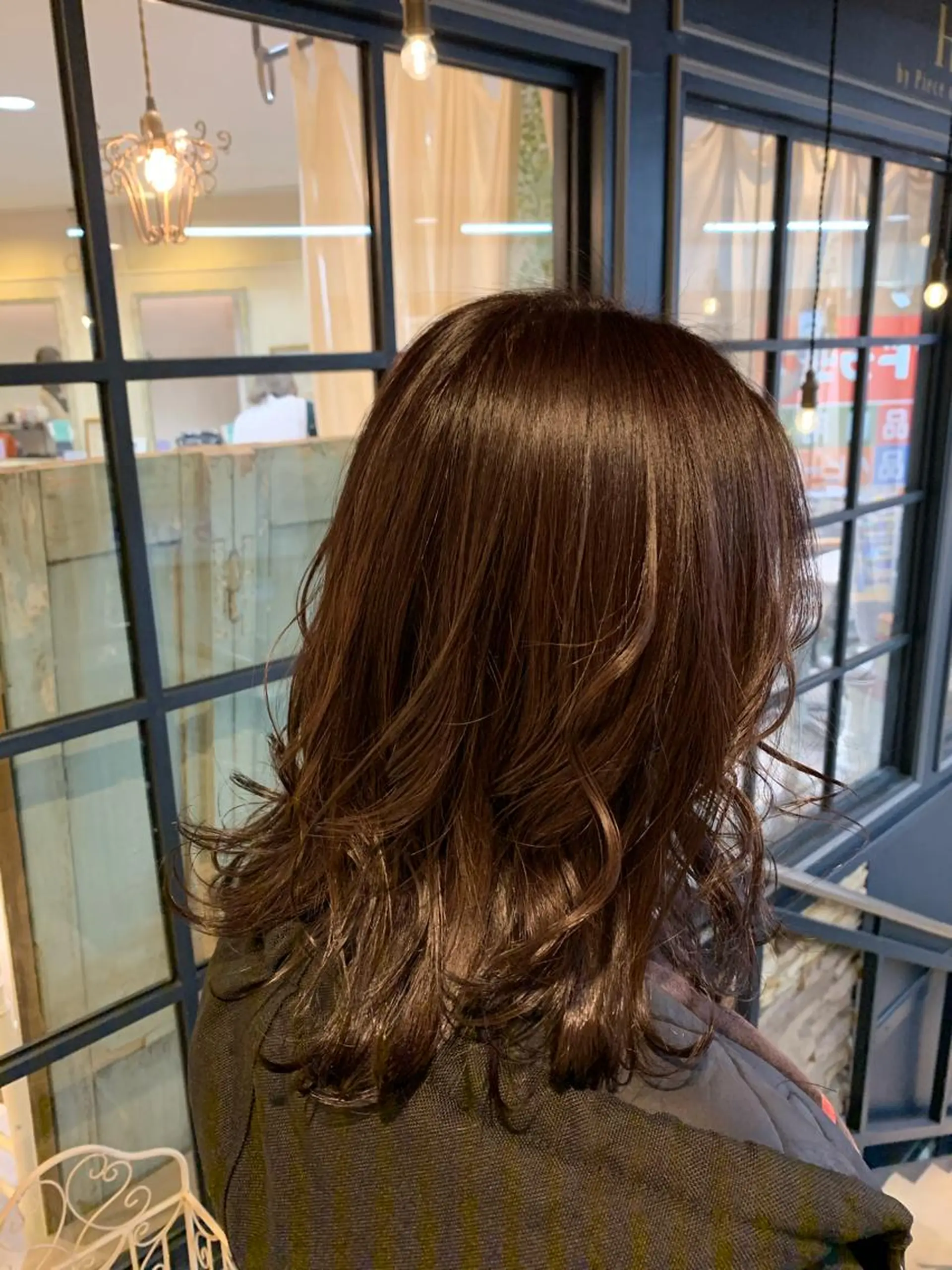 ミディアム カラー 佐藤 永夏のヘアスタイル