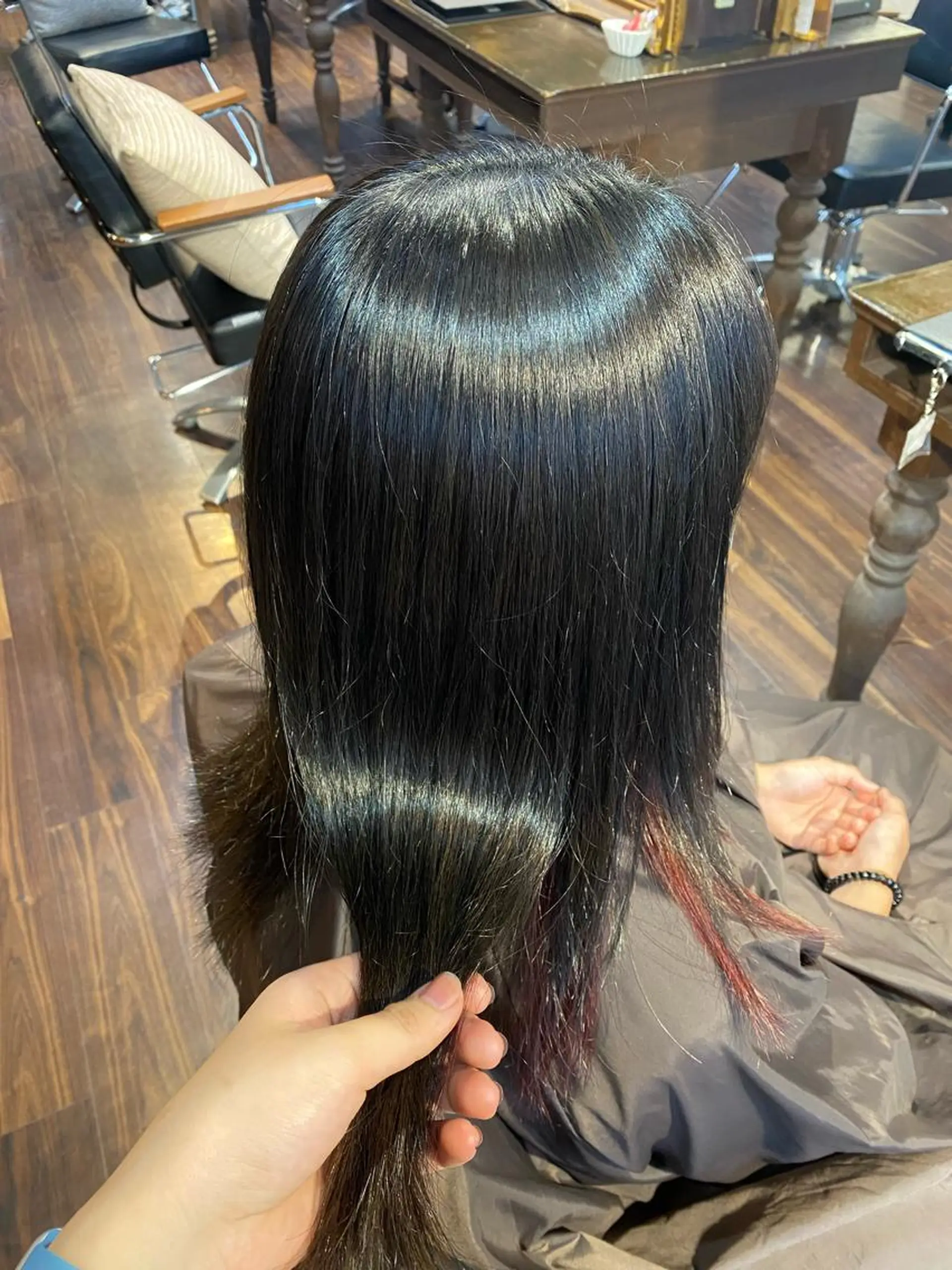 セミロング カラー パーマ ヘアアレンジ セミロングパーマ アッシュ カシス イヤリングカラー インナーカラー 韓国ヘア×髪質 改善🇰🇷シオリのヘアスタイル