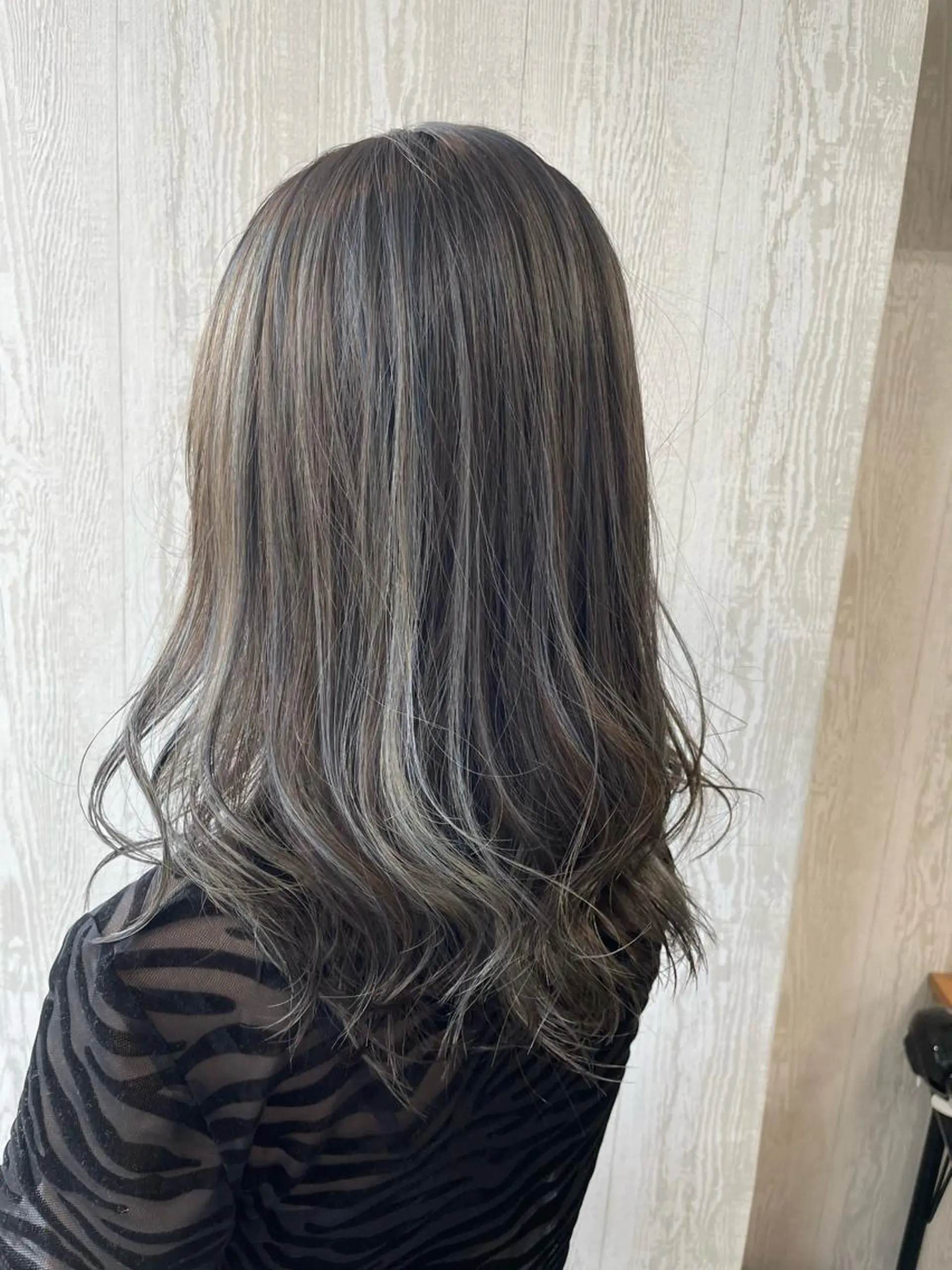 ミディアム カラー ヘアアレンジ カット ヘアカラー HUENEST アカデミーサロンのヘアスタイル