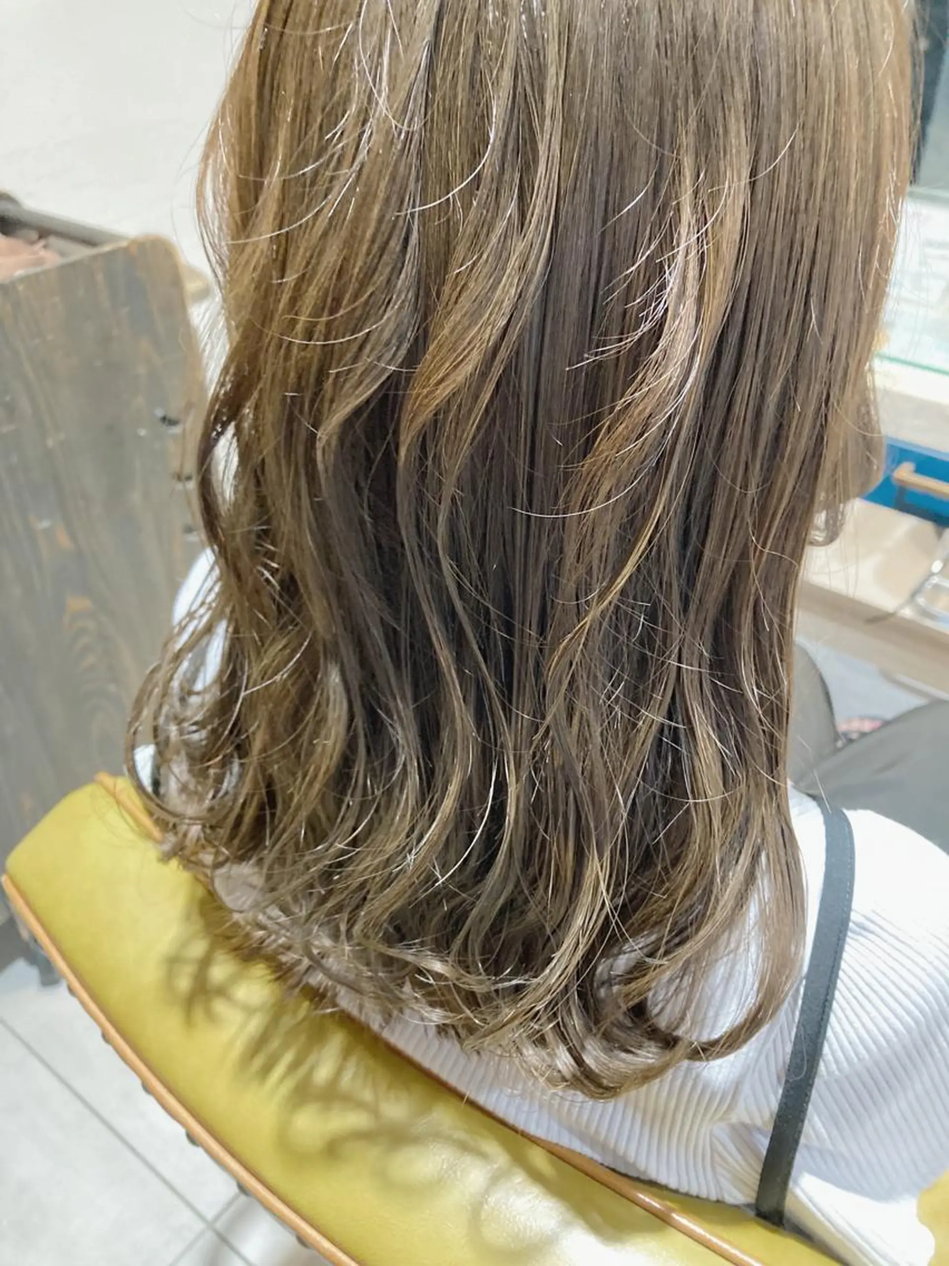 セミロング カラー ベージュカラー 透明感カラー オリーブベージュ ヘアカラー パーマ/イルミナ カラー 三浦菜々子のヘアスタイル