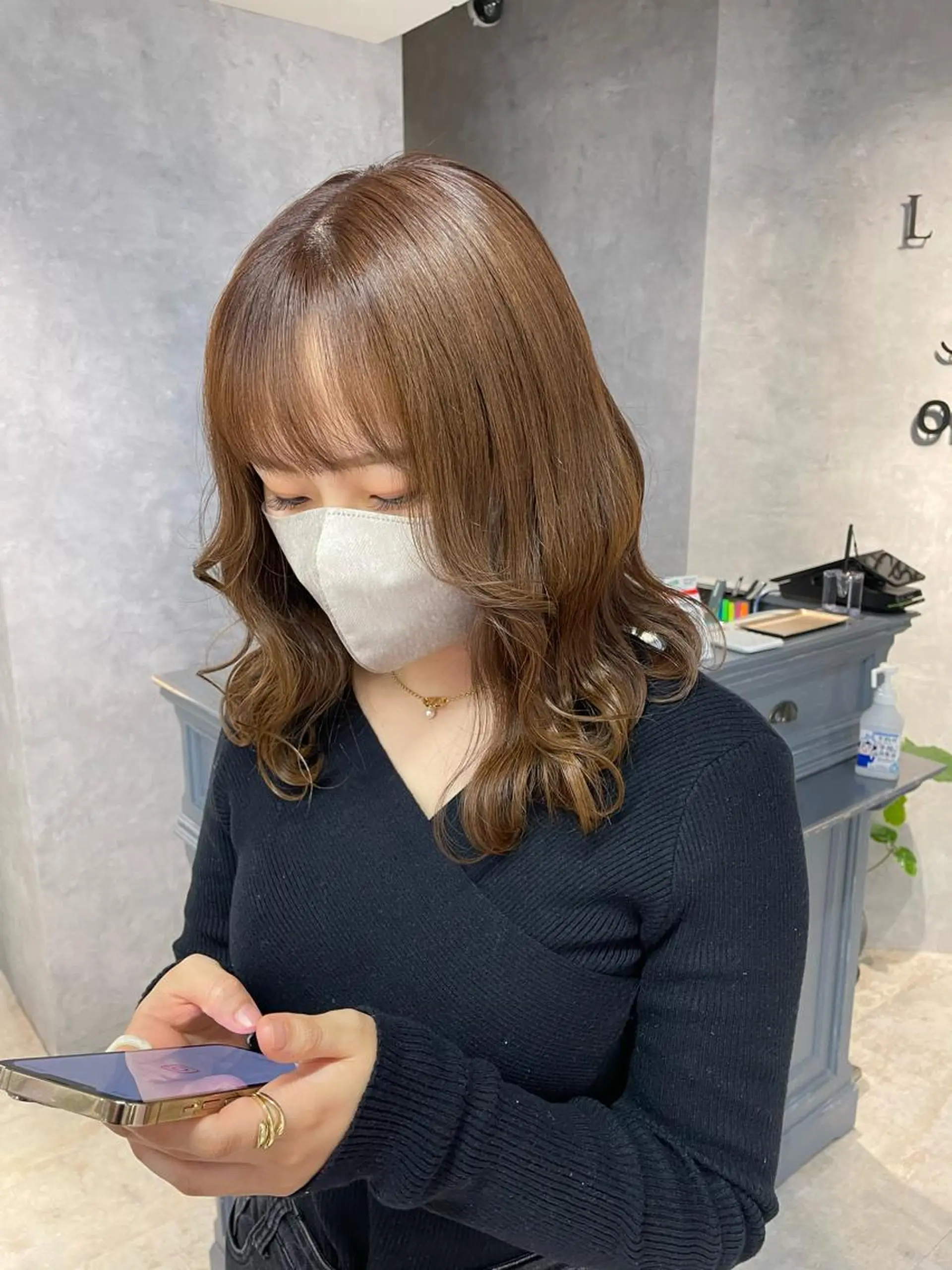 セミロング アッシュ アッシュブラウン Cielro【 シェイロ 】所属・Cielro/ダブル カラー/西田咲希のヘアスタイル