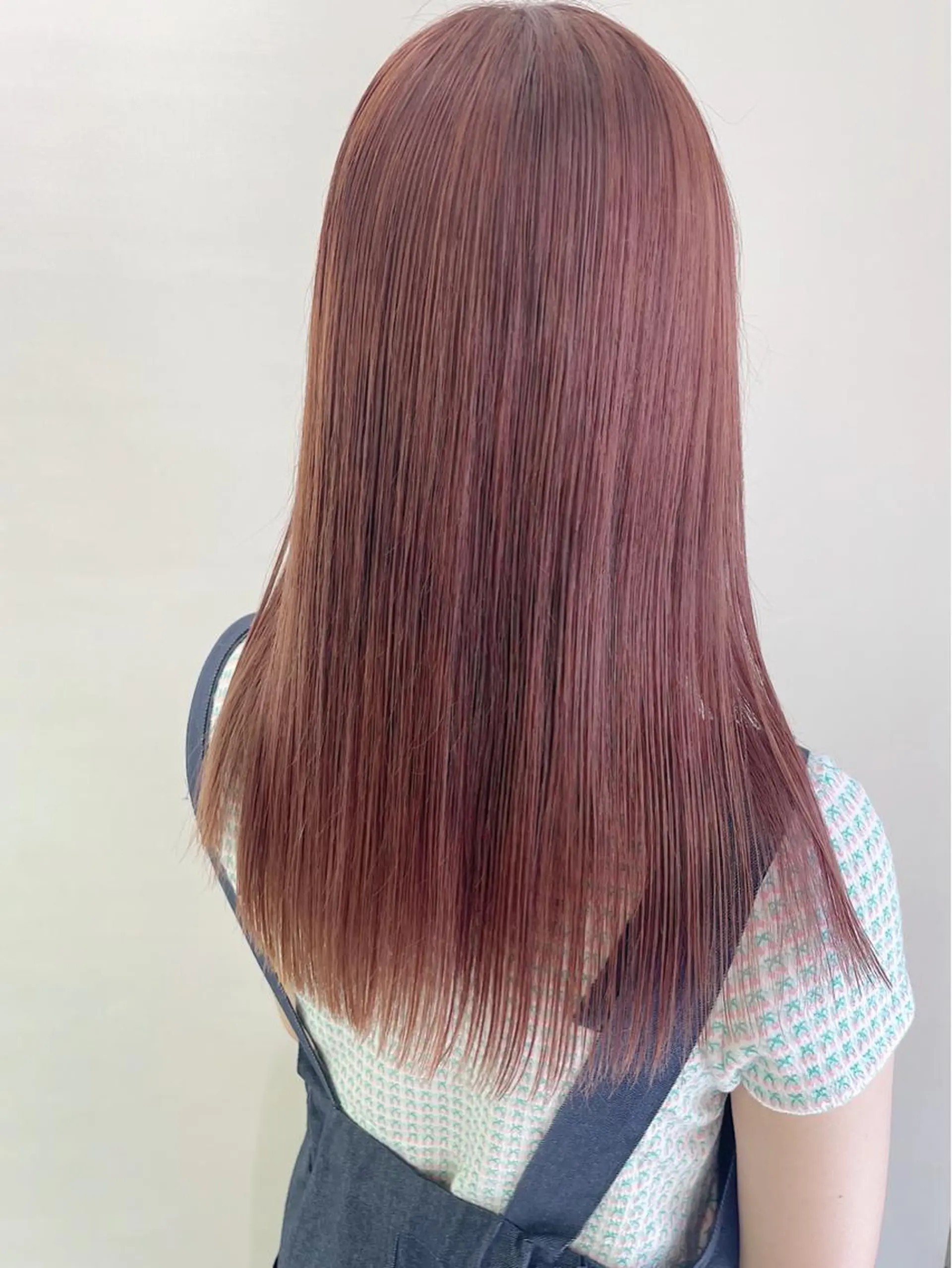 セミロング カラー ベージュカラー ブリーチ ピンクカラー ピンクベージュ カット ヘアカラー 齋藤 咲のヘアスタイル