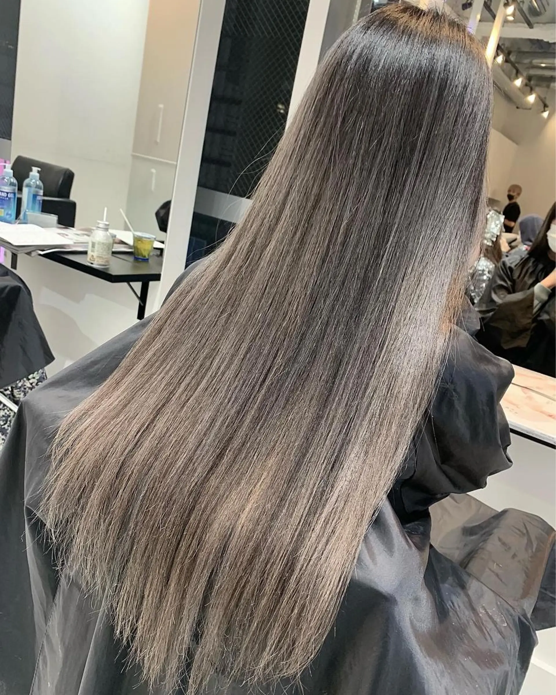 ロング カラー ヘアアレンジ ベージュカラー グラデーションカラー ハイライトカラー くせ毛 外国人風カラー 髪質改善land千葉所属・阿部 圭悟のヘアスタイル