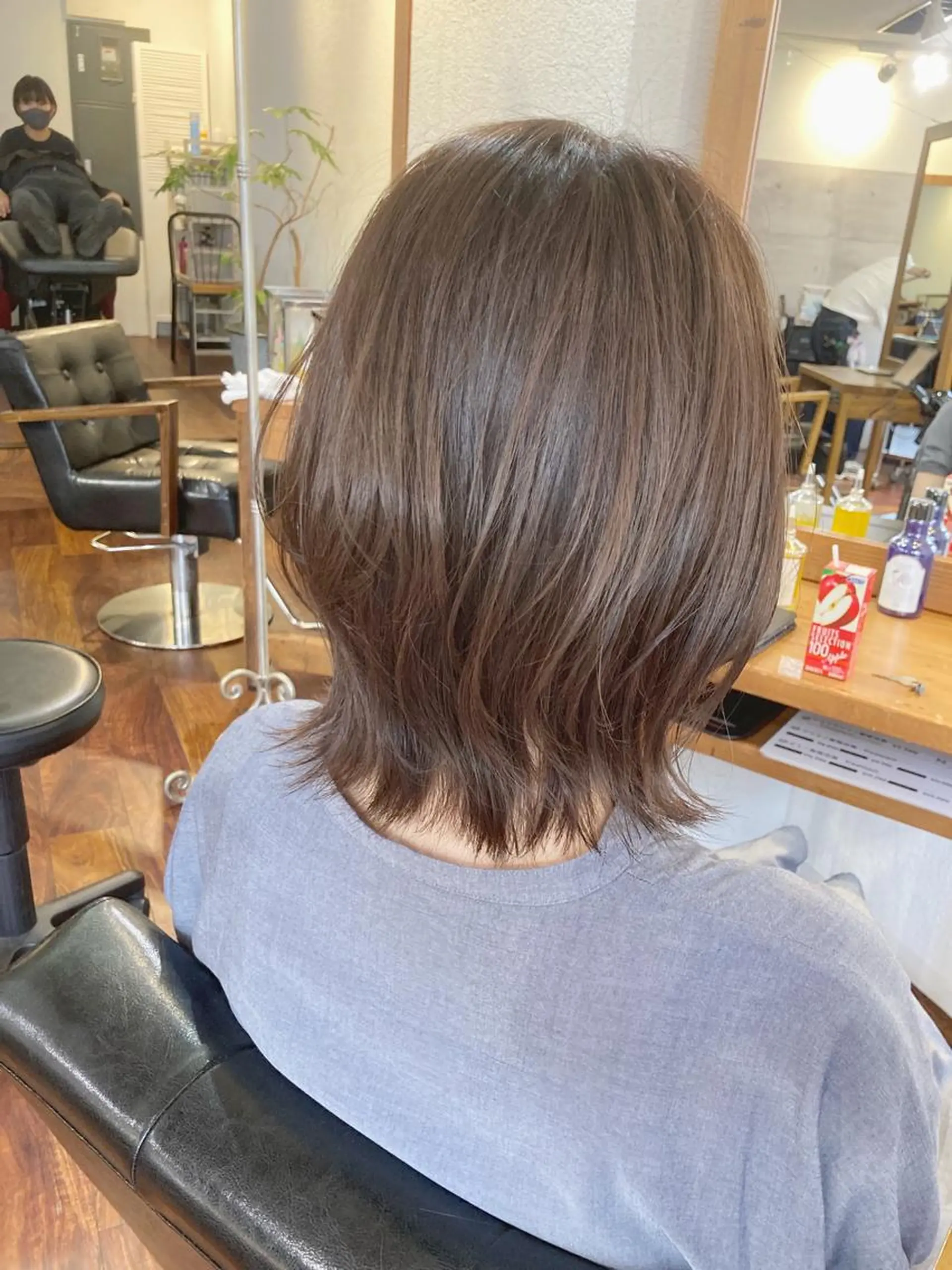 ミディアム カラー ブリーチ ブリーチなしカラー シルバー 小木曽智美 /ボブ/ショートのヘアスタイル