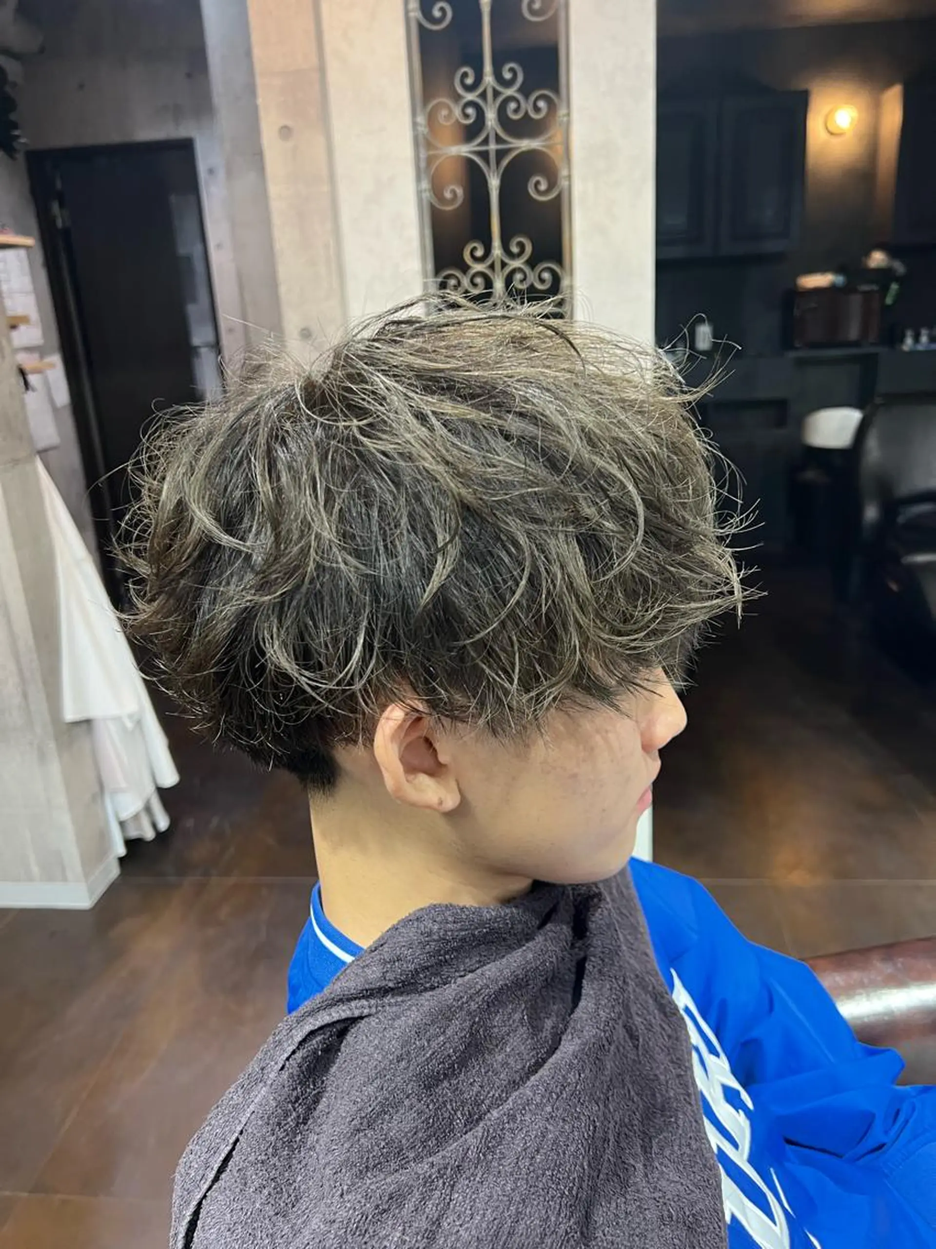 ミディアム カラー パーマ ヘアアレンジ メンズ キッズ ネイル マツエク・マツパ アイブロウ ミディアムパーマ メンズパーマ メンズスパイラルパーマ メンズアイブロウ メンズネイル カット パーマ 韓国/顔周り/透明感 /レイヤー/ひなたのヘアスタイル