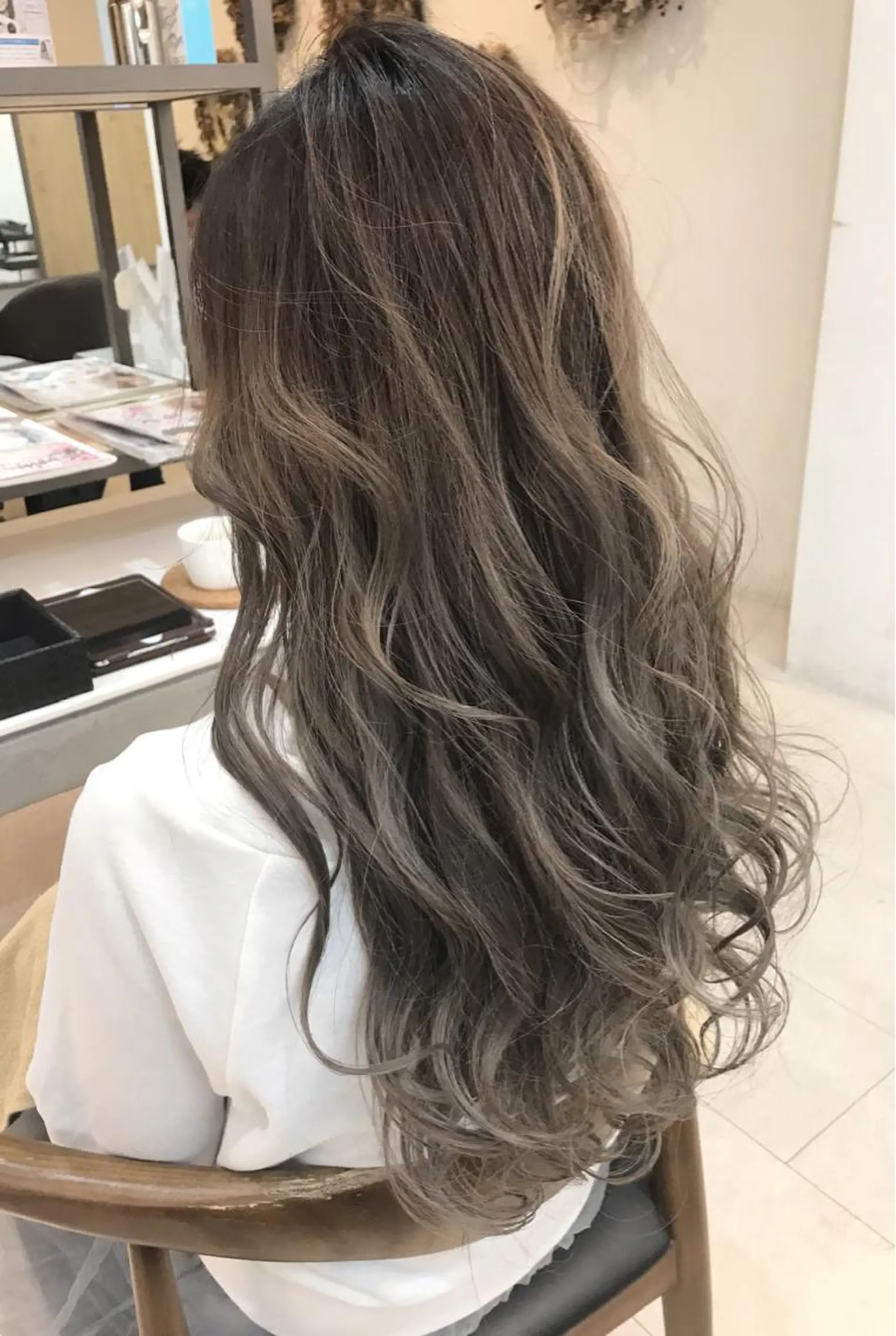 ロング カラー パーマ ヘアアレンジ バレイヤージュ グラデーションカラー シルバー 外国人風カラー レイヤーカット APSEE メンズカラー特化のヘアスタイル