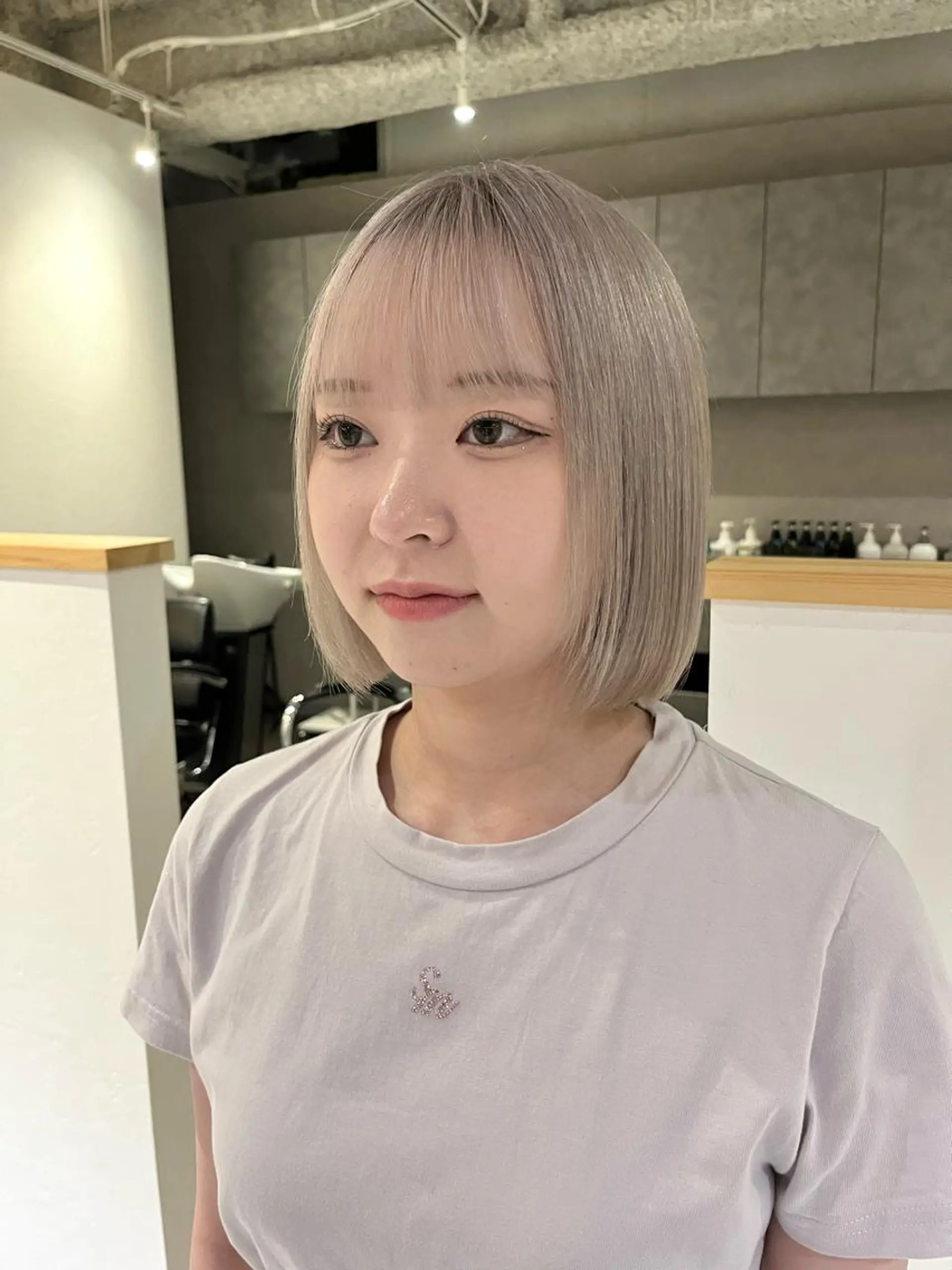 ショート カラー ベージュカラー ブリーチ ブロンド デザインカラー ダブルカラー カット ヘアカラー トリートメント 桃果 momokaのヘアスタイル