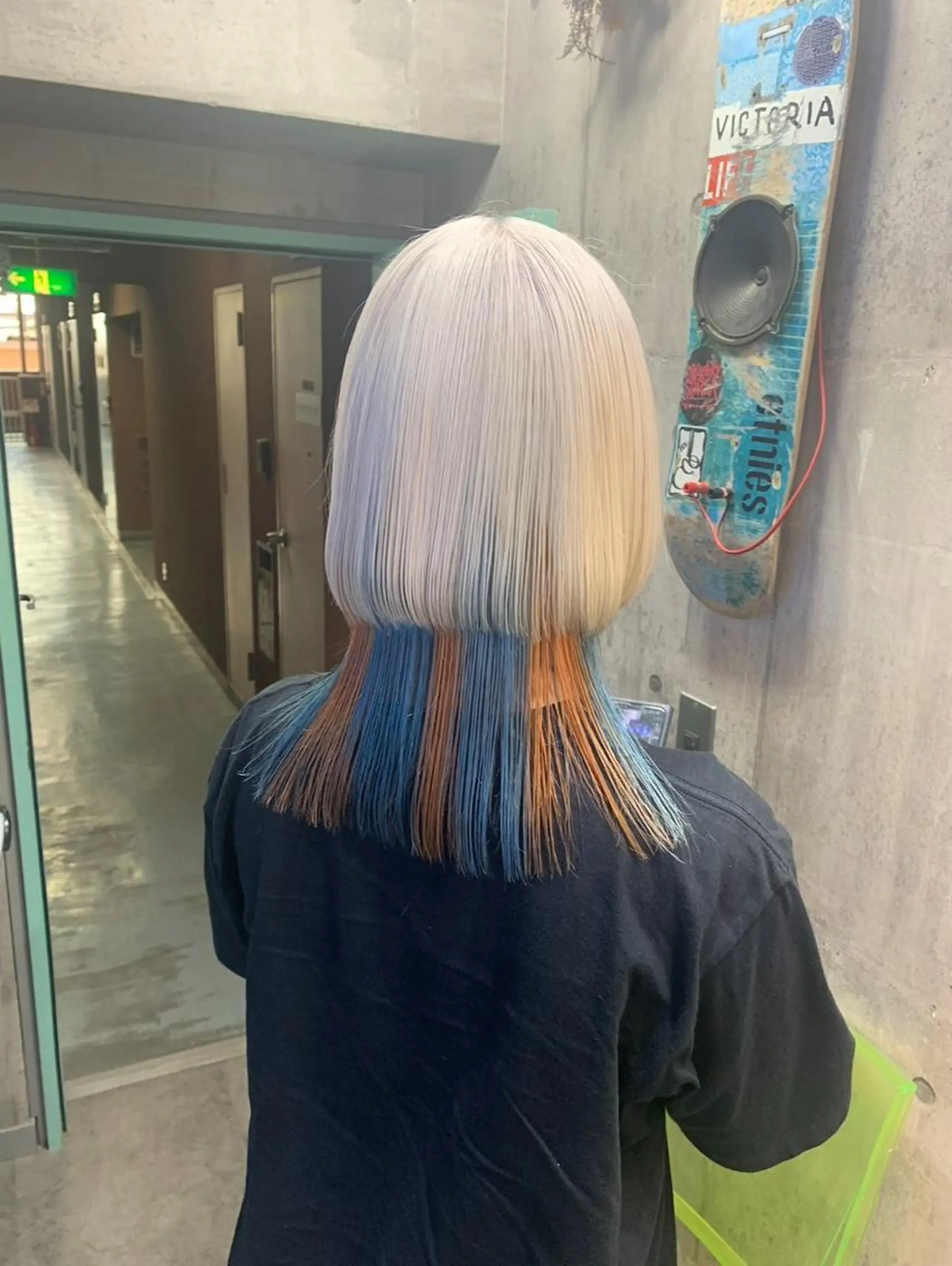 ミディアム カラー ウルフカットデザイン カラー特化アールイーのヘアスタイル