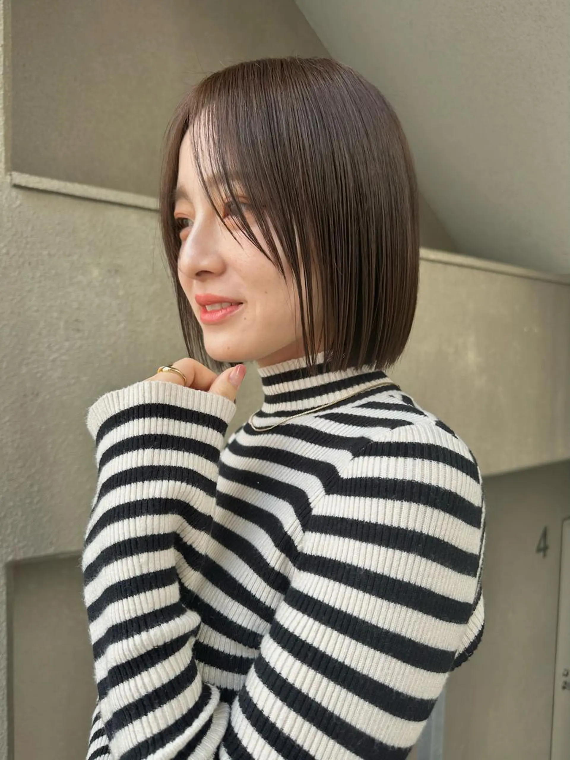 ショート カット ヘアカラー かえ🩶韓国ボブ🎀 透明感カラー🥣のヘアスタイル