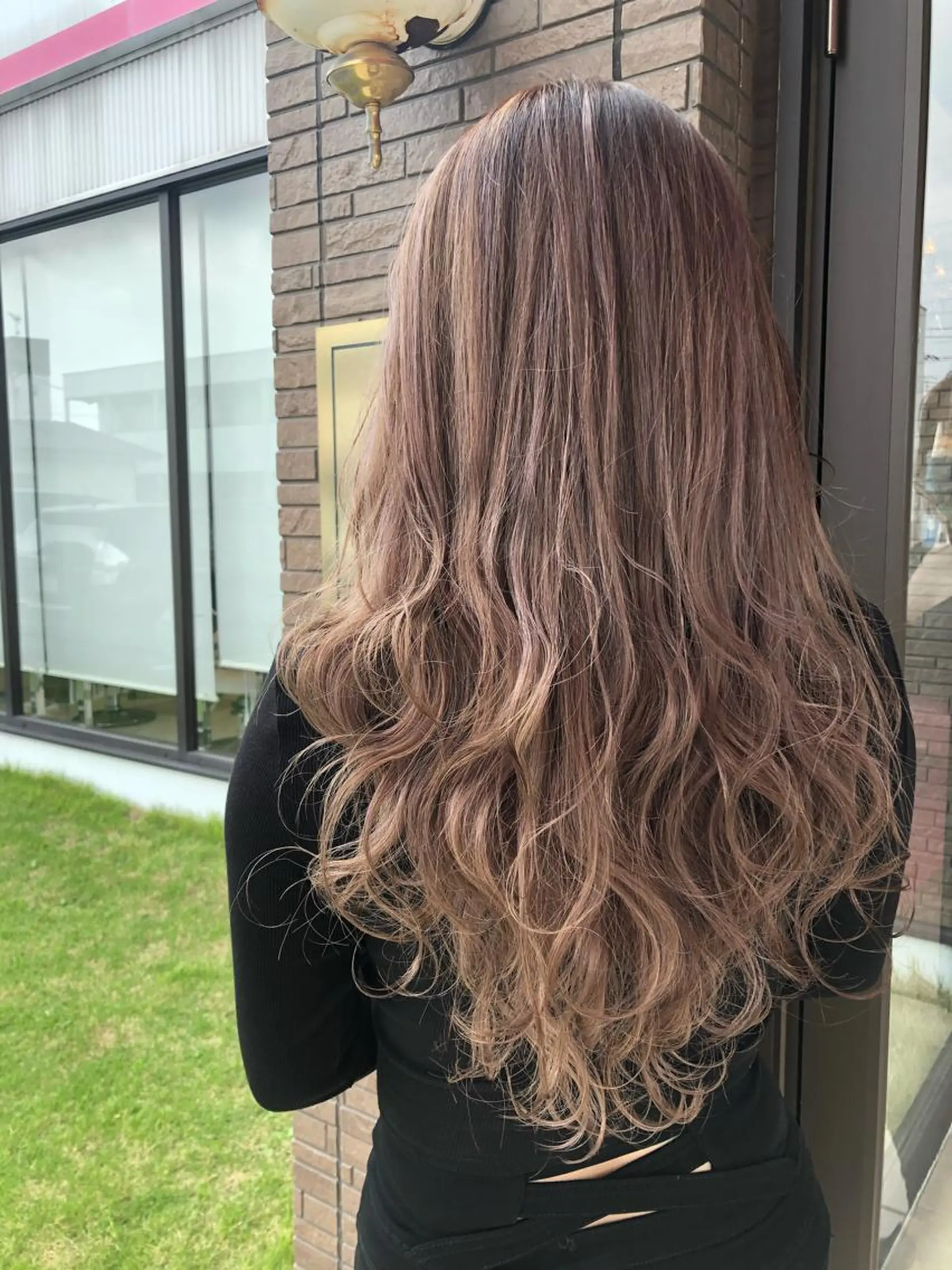 ロング カラー 石坂 瀬音のヘアスタイル