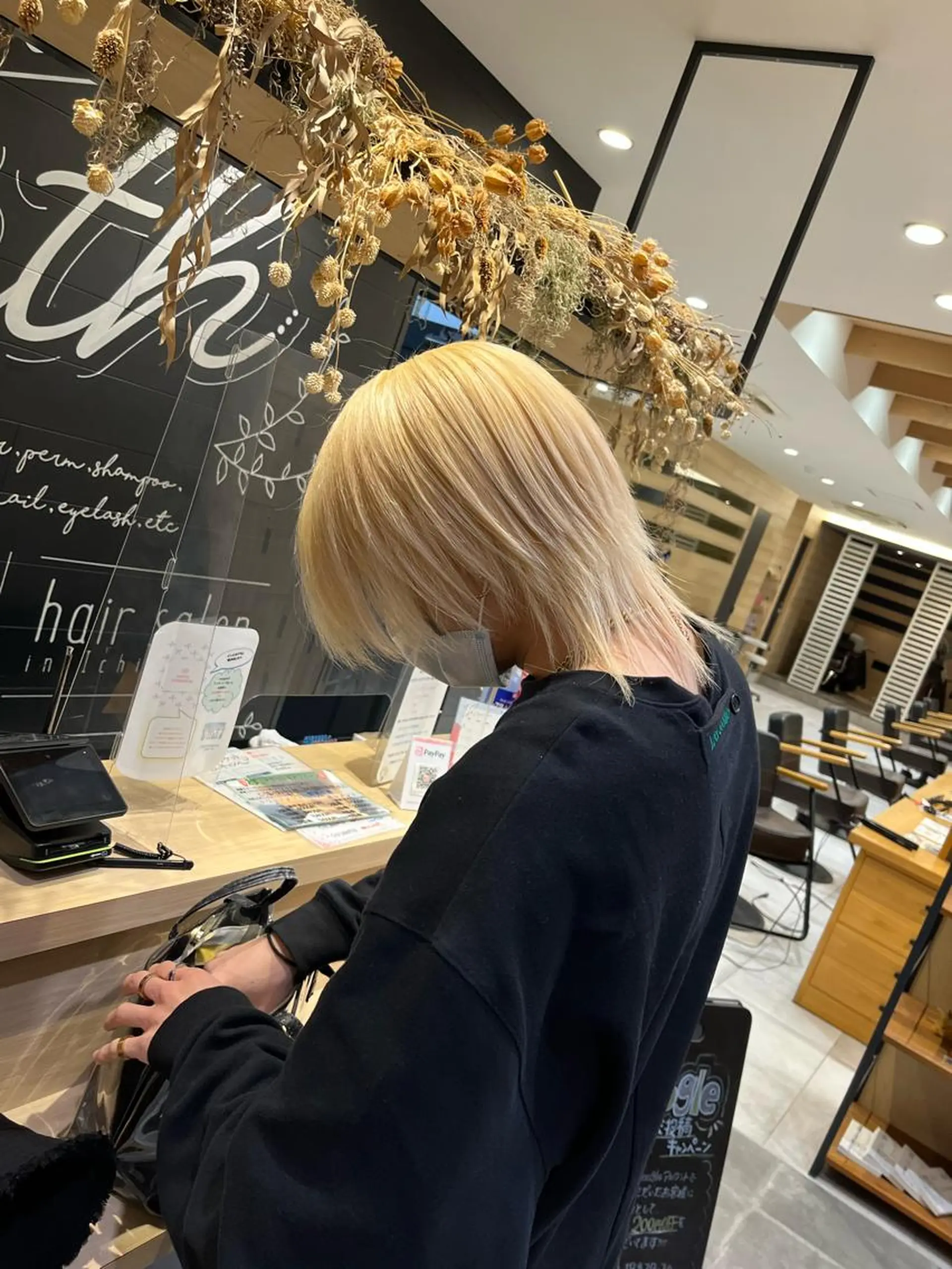 ショート カラー 抜きっぱなしブロンド ブロンド 名古屋／デザイン／ ブリーチ/松井亮磨のヘアスタイル